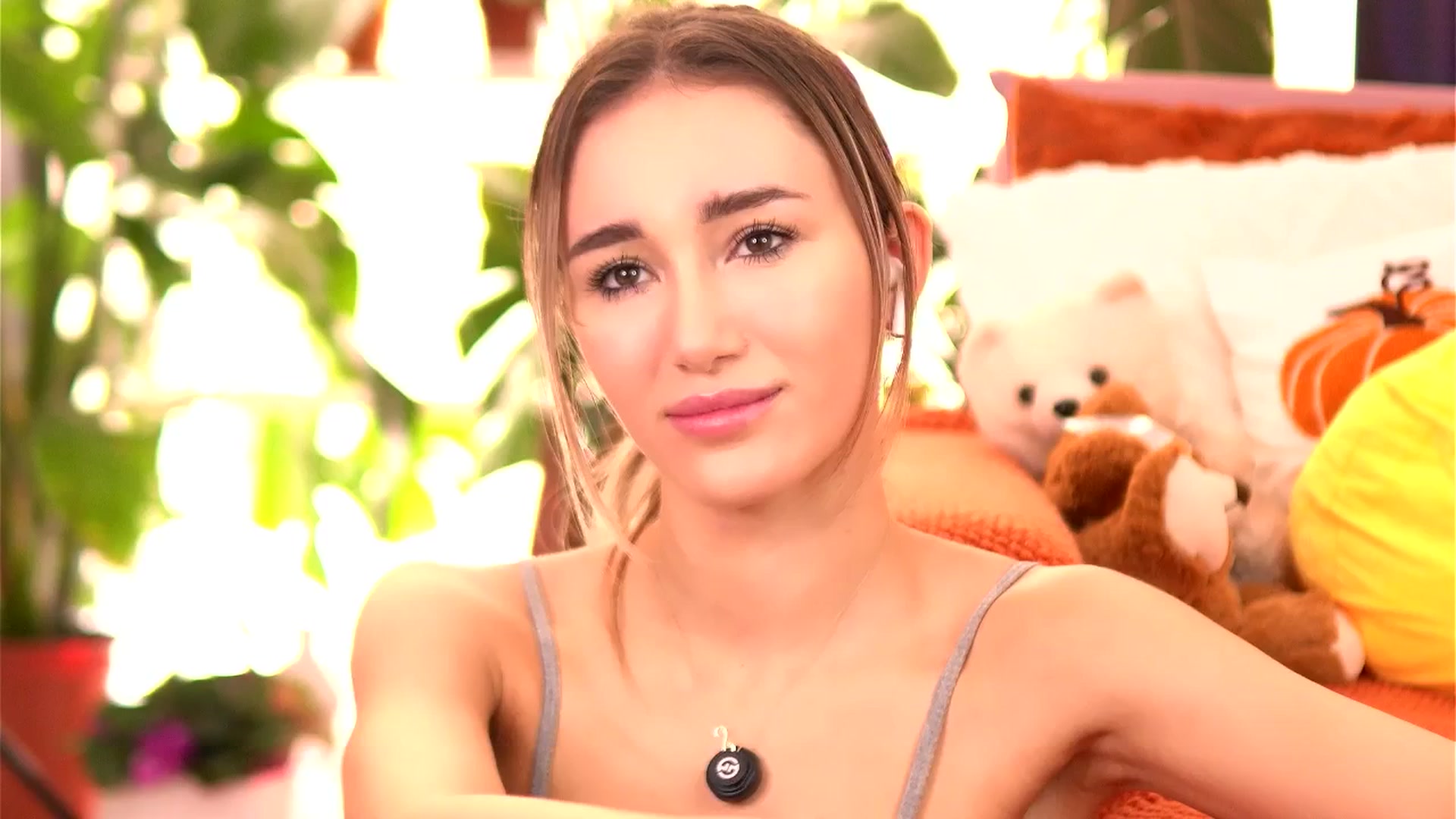 Gallery image thumbnail from EmilyRaymont's myfreecams stream on, 11/22/2025, 07:15 image 2 of 20