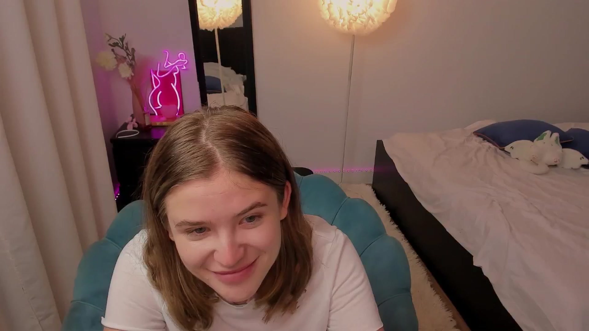 Gallery image thumbnail from EmilyRose1's myfreecams stream on, 05/13/2024, 24:03 image 18 of 20