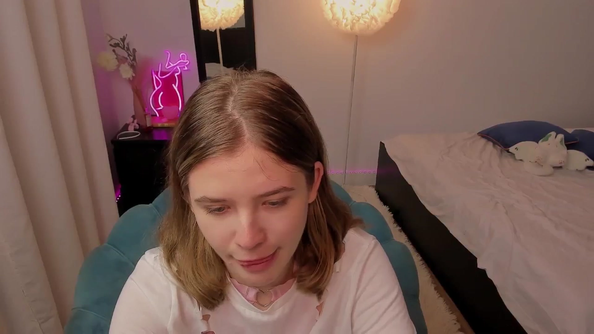 Gallery image thumbnail from EmilyRose1's myfreecams stream on, 05/13/2024, 24:03 image 17 of 20