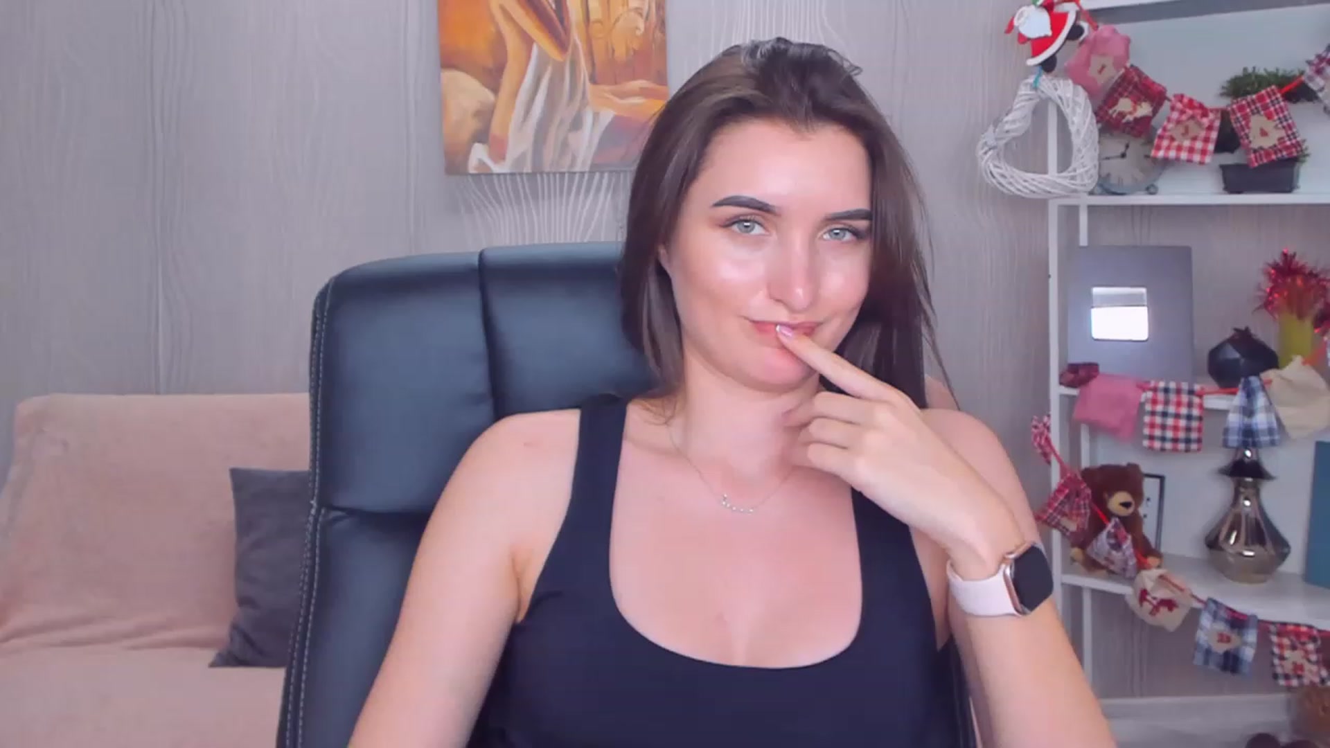 Gallery image thumbnail from EmilyRosier's myfreecams stream on, 12/18/2022, 18:35 image 11 of 20