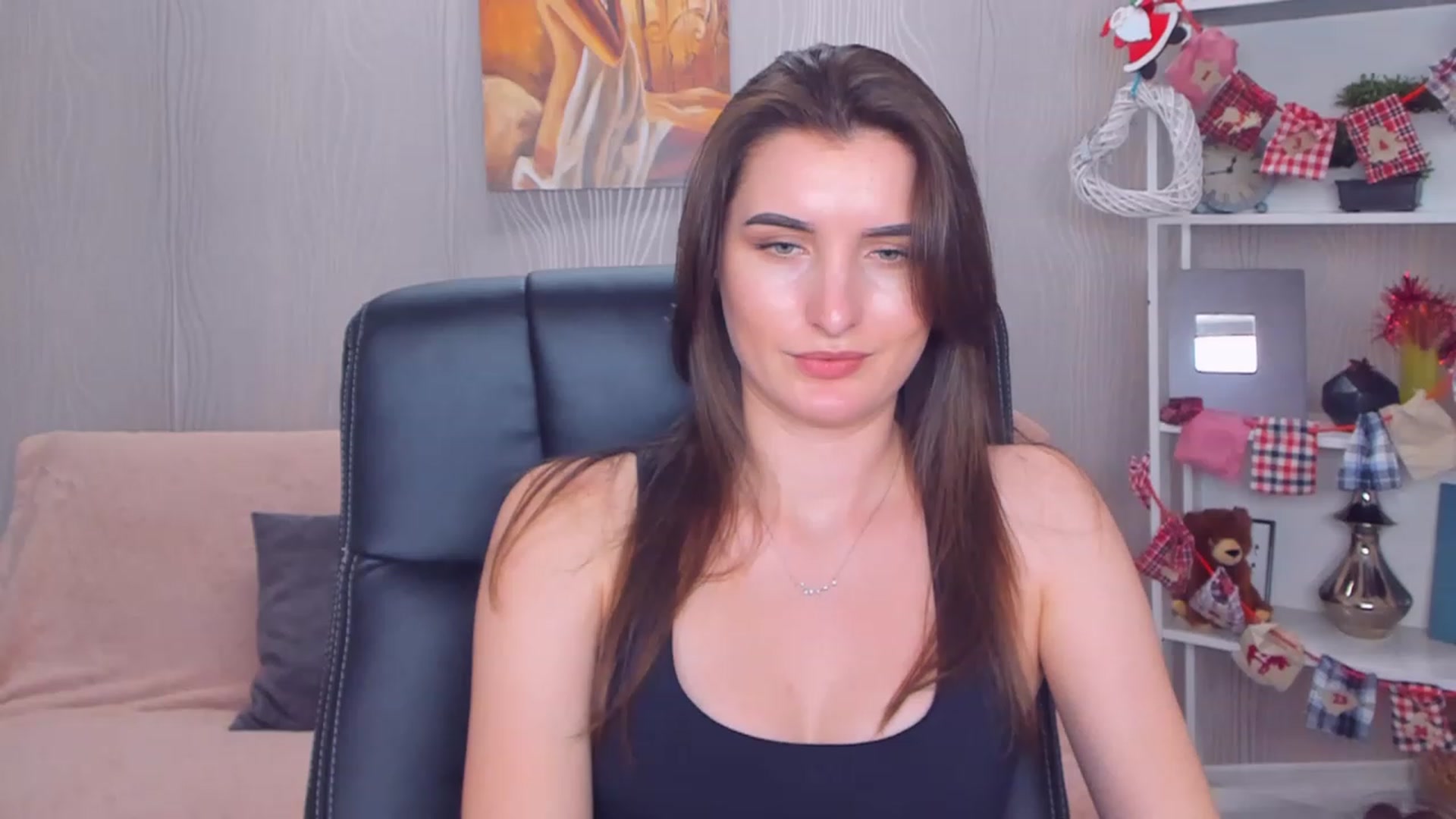 Gallery image thumbnail from EmilyRosier's myfreecams stream on, 12/18/2022, 18:35 image 14 of 20