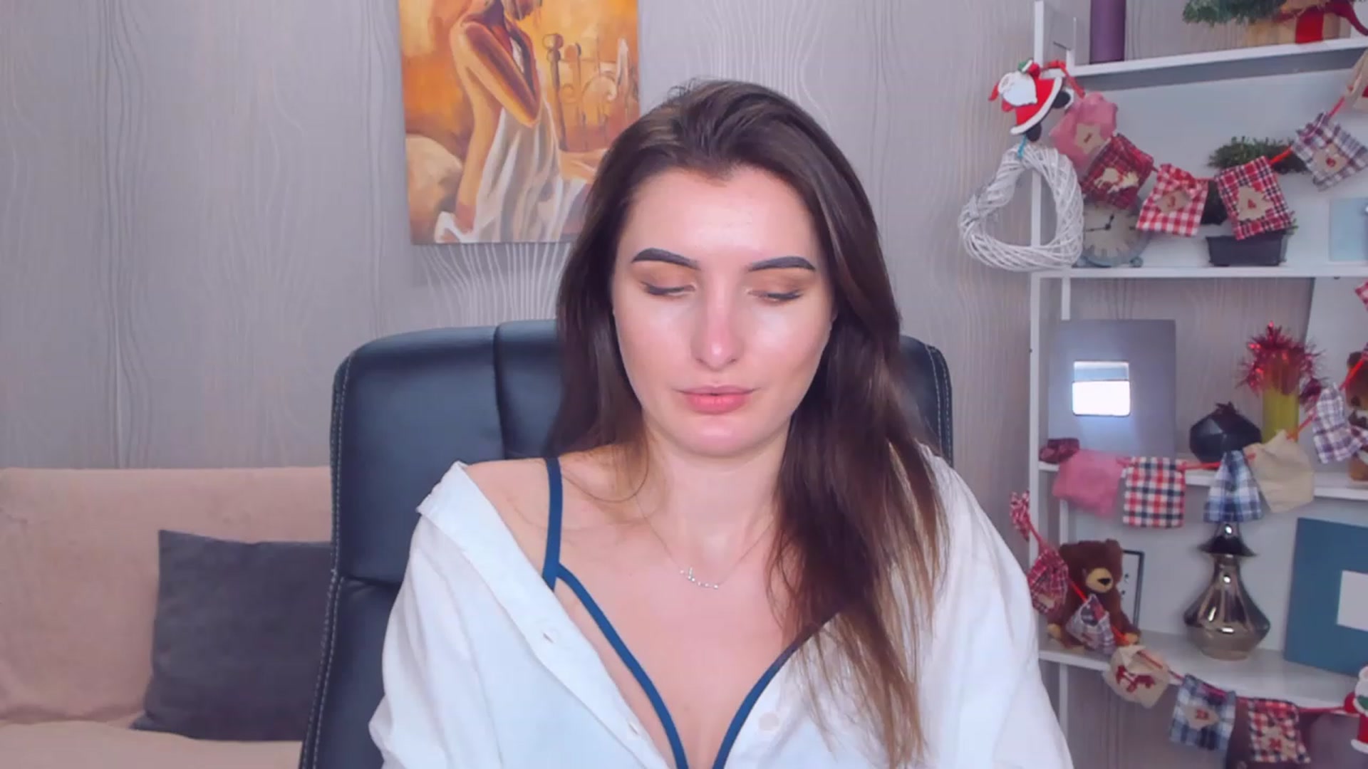 Gallery image thumbnail from EmilyRosier's myfreecams stream on, 12/19/2022, 13:08 image 15 of 20