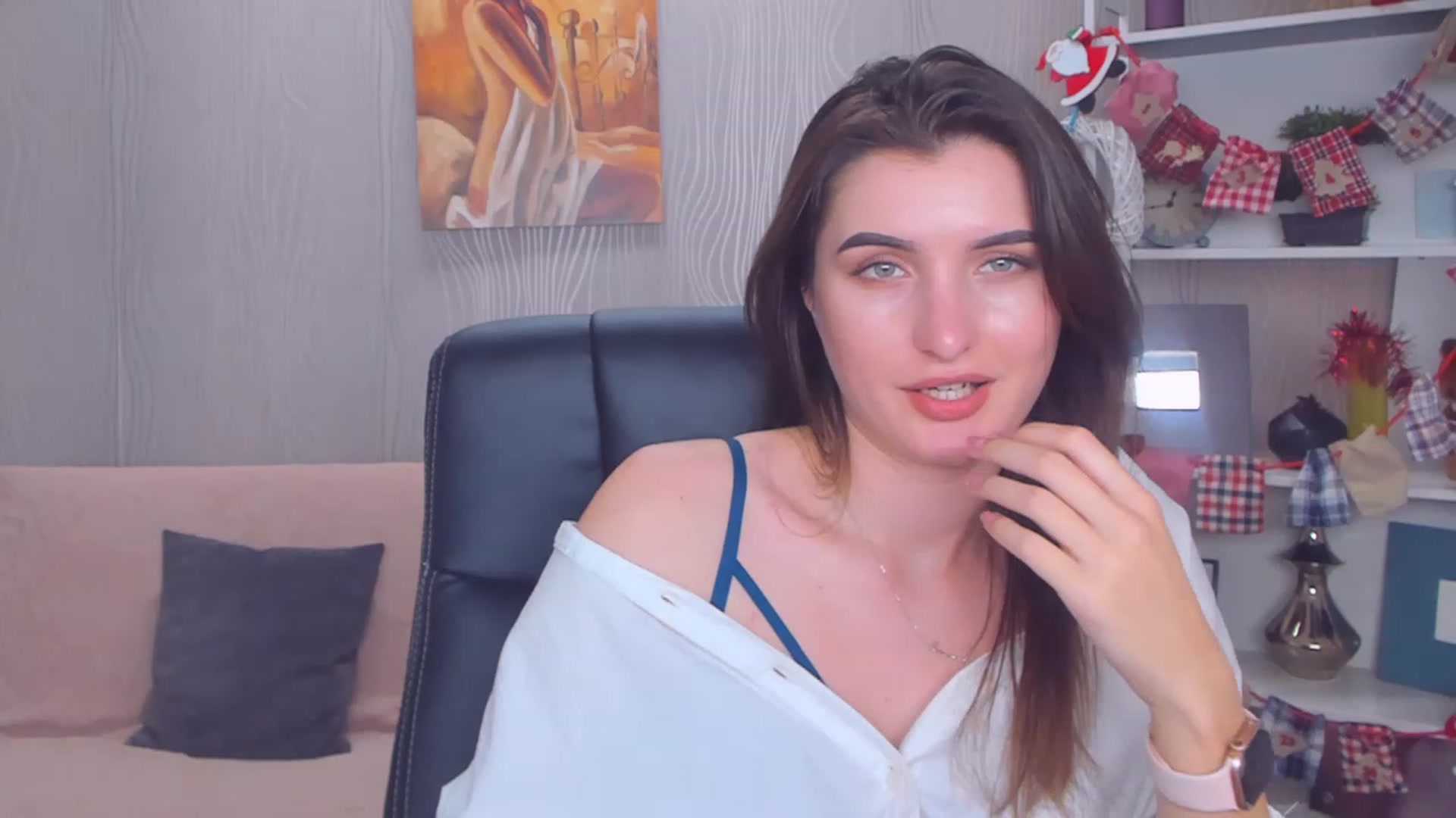 Gallery image thumbnail from EmilyRosier's myfreecams stream on, 12/19/2022, 15:32 image 2 of 20