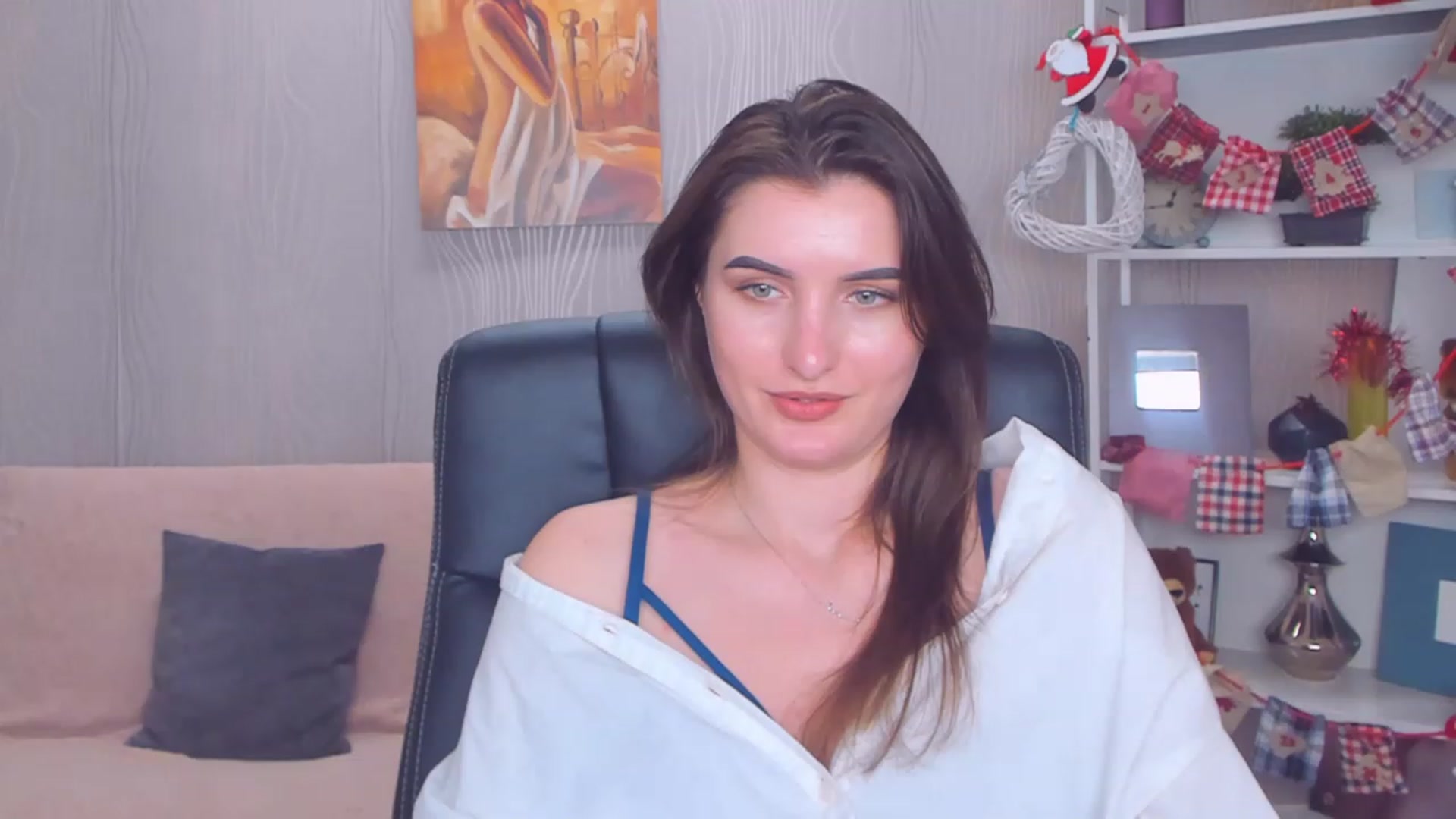 Gallery image thumbnail from EmilyRosier's myfreecams stream on, 12/19/2022, 15:32 image 8 of 20