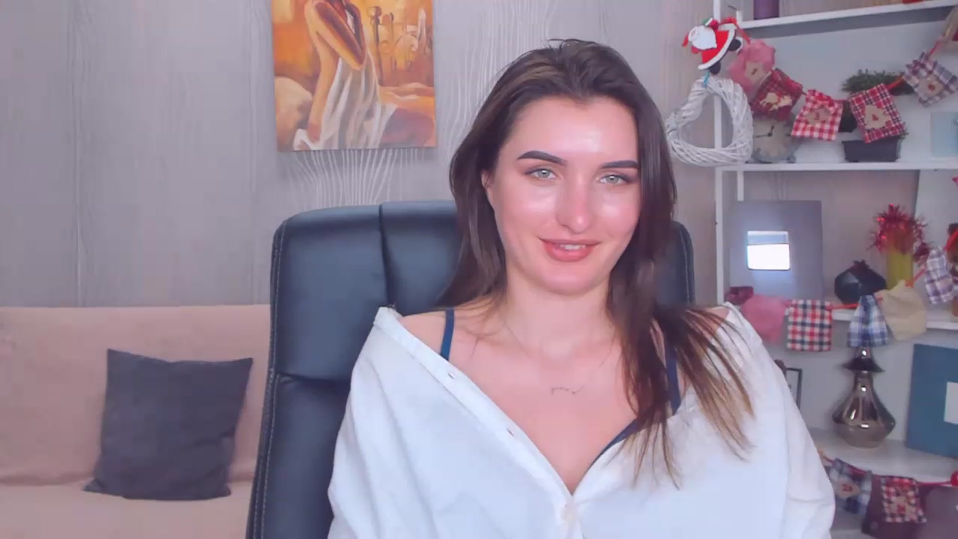 Gallery image thumbnail from EmilyRosier's myfreecams stream on, 12/19/2022, 15:32 image 19 of 20