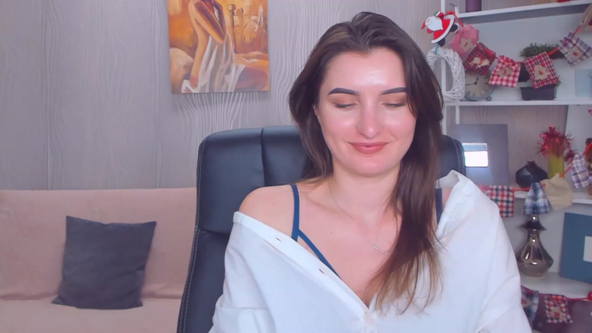Gallery image thumbnail from EmilyRosier's myfreecams stream on, 12/19/2022, 15:32 image 5 of 20