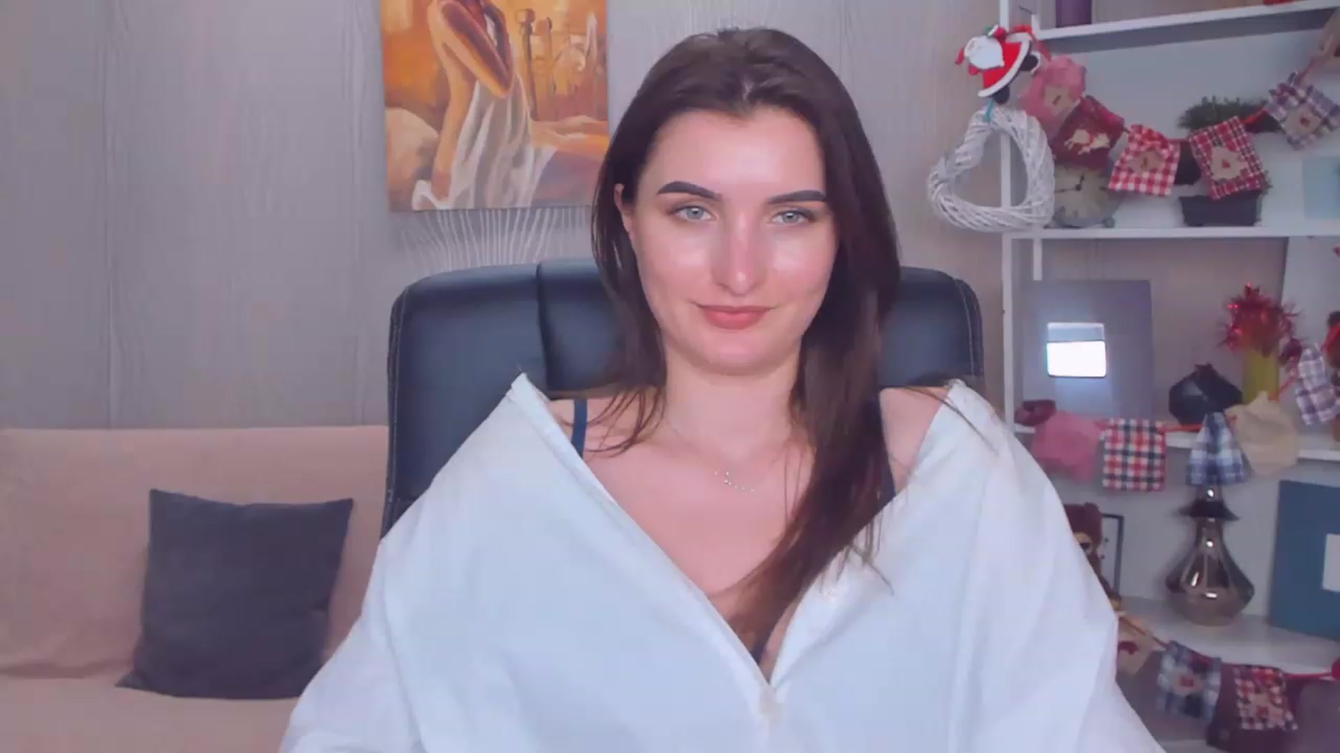 Gallery image thumbnail from EmilyRosier's myfreecams stream on, 12/19/2022, 17:25 image 18 of 20