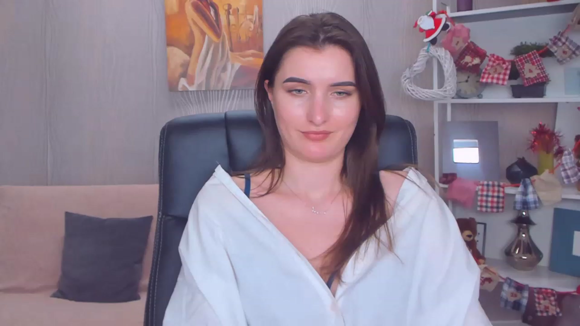 Gallery image thumbnail from EmilyRosier's myfreecams stream on, 12/19/2022, 17:25 image 12 of 20