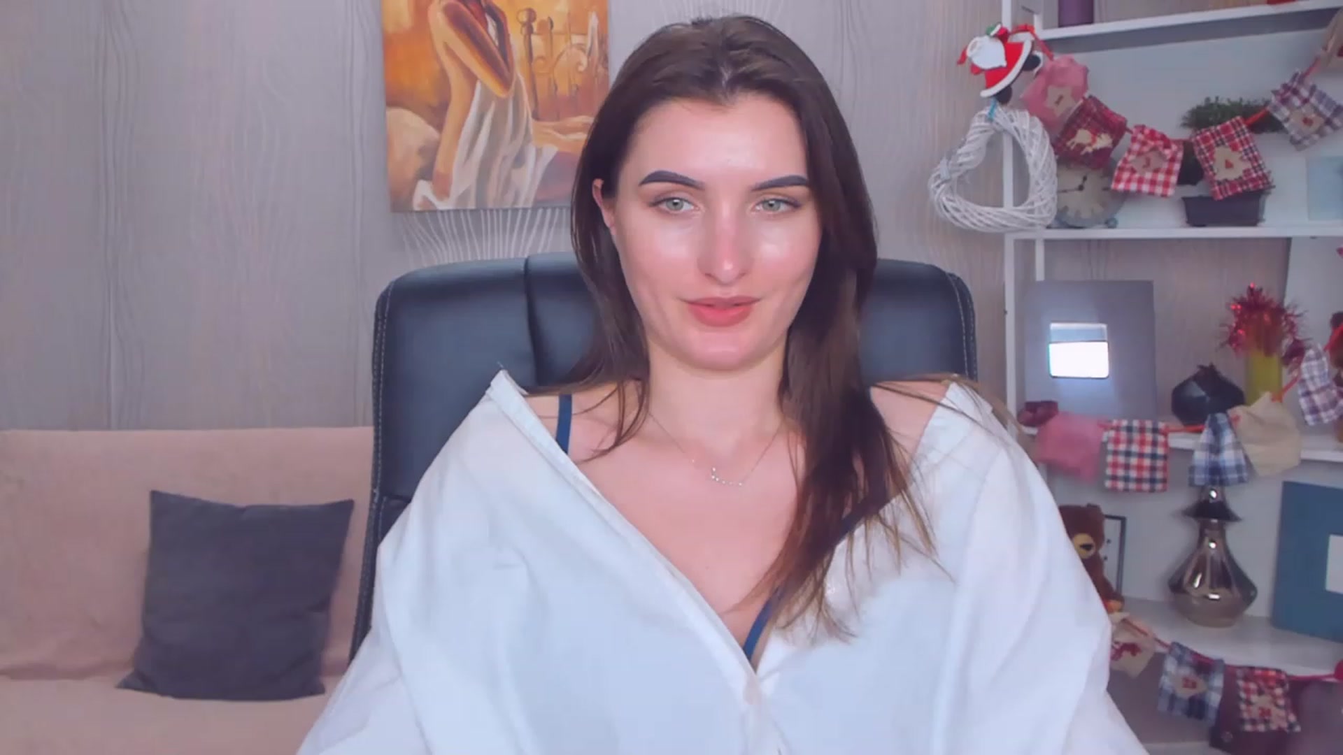 Gallery image thumbnail from EmilyRosier's myfreecams stream on, 12/19/2022, 17:25 image 8 of 20