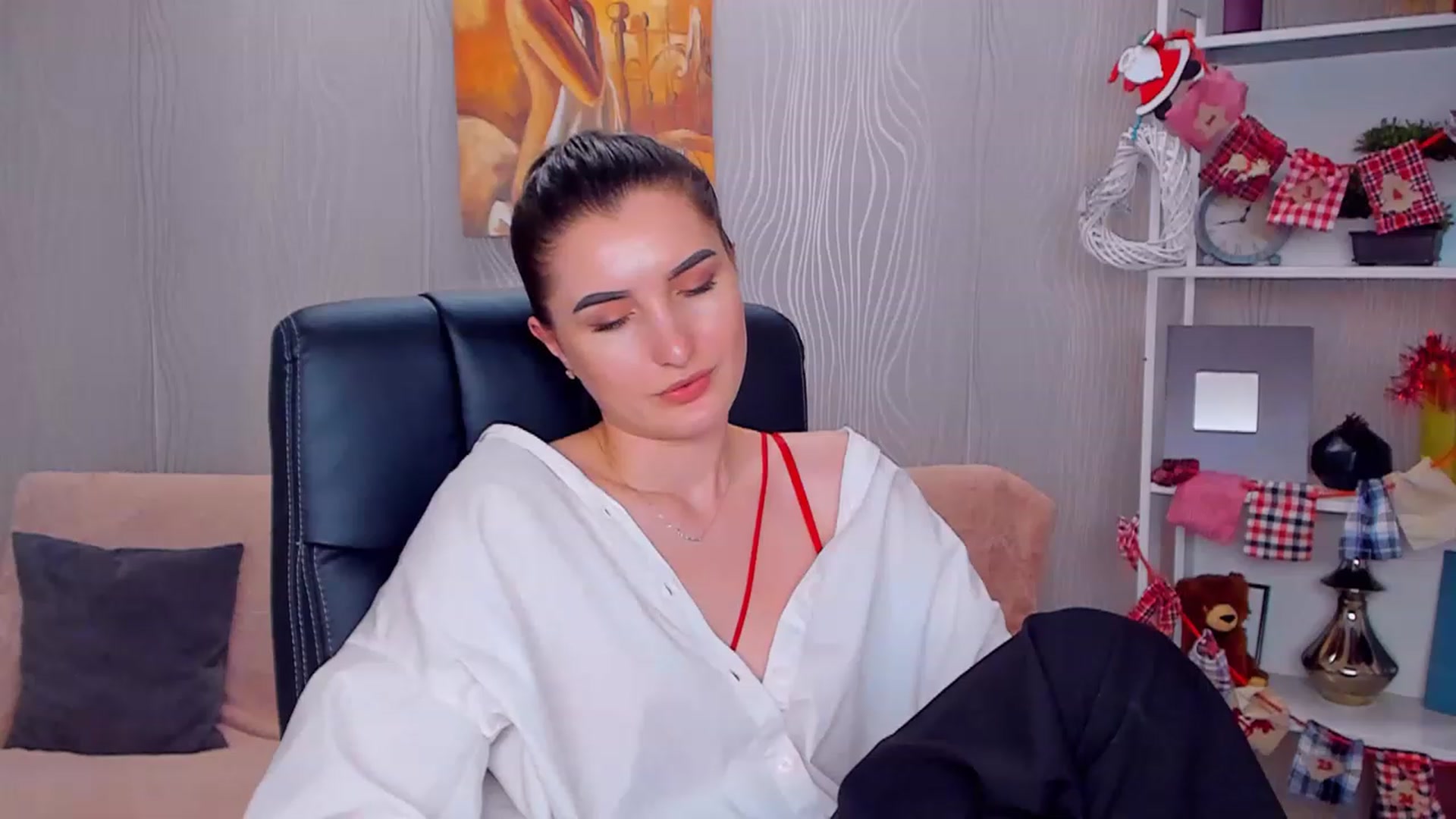 Gallery image thumbnail from EmilyRosier's myfreecams stream on, 12/27/2022, 17:38 image 17 of 20