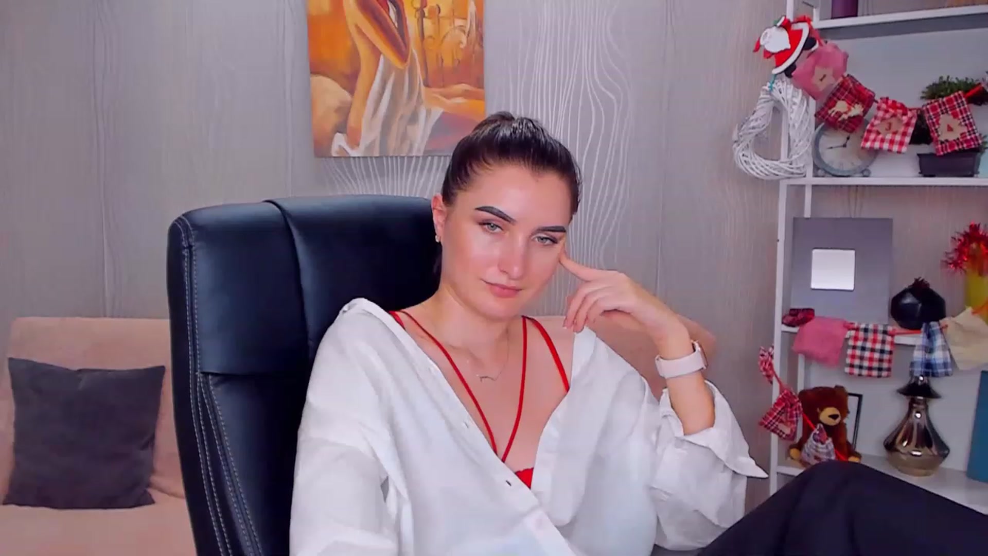 Gallery image thumbnail from EmilyRosier's myfreecams stream on, 12/27/2022, 18:03 image 12 of 20