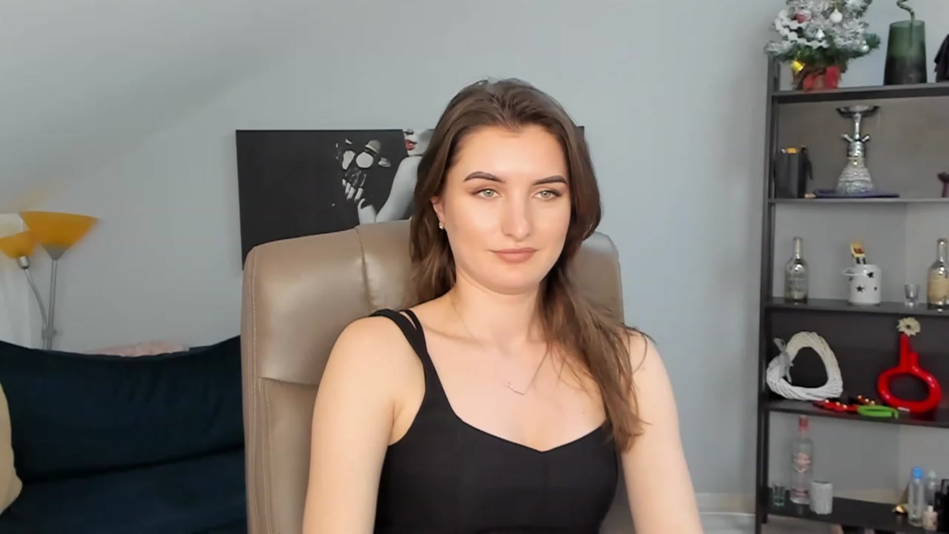 Gallery image thumbnail from EmilyRosier's myfreecams stream on, 12/29/2022, 16:34 image 4 of 20