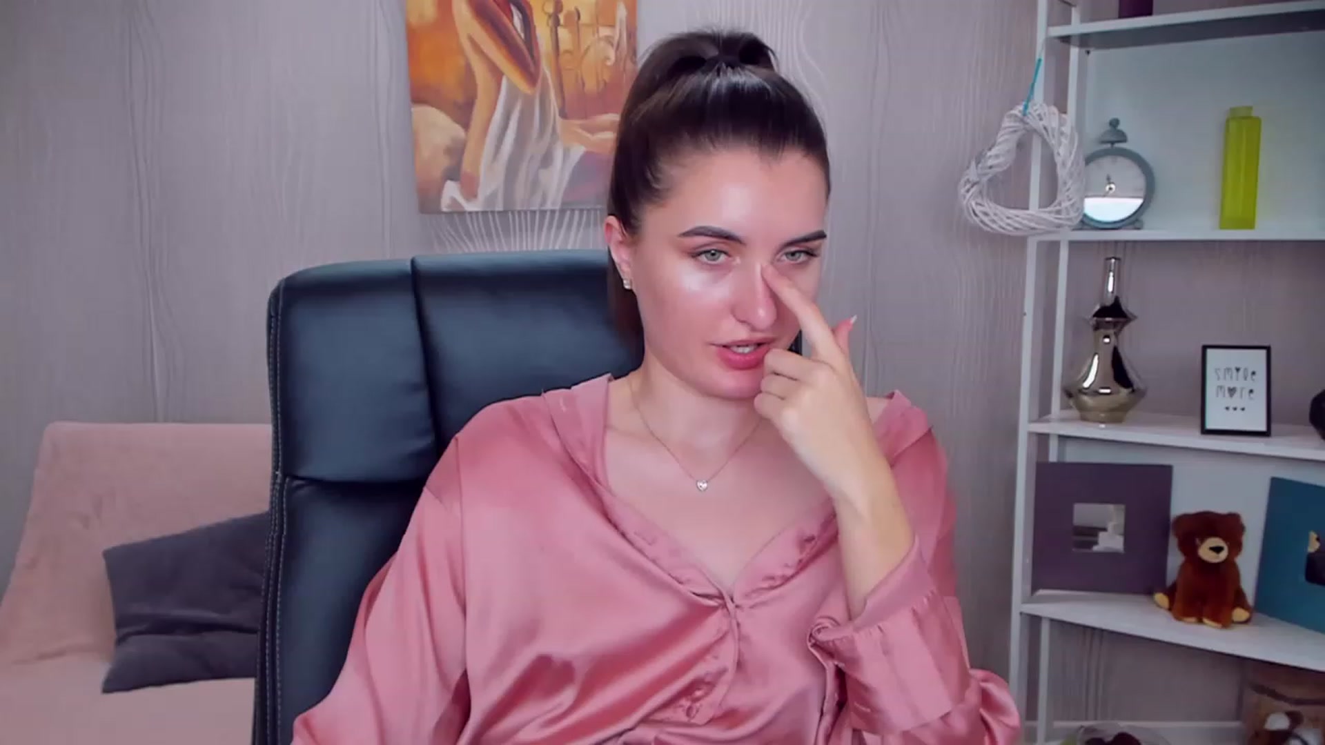 Gallery image thumbnail from EmilyRosier's myfreecams stream on, 01/16/2023, 20:05 image 6 of 20