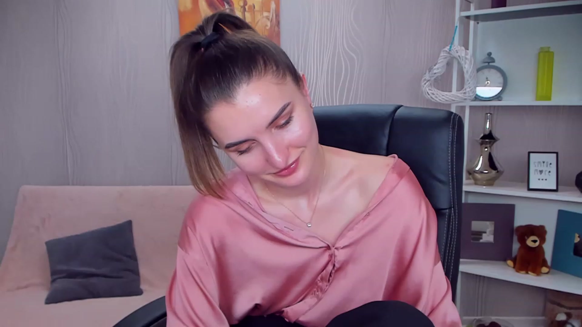 Gallery image thumbnail from EmilyRosier's myfreecams stream on, 01/16/2023, 20:05 image 14 of 20