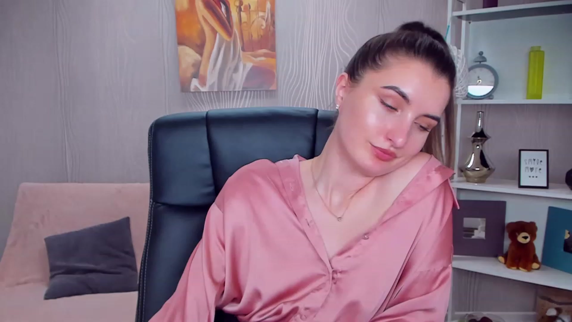 Gallery image thumbnail from EmilyRosier's myfreecams stream on, 01/16/2023, 20:05 image 2 of 20