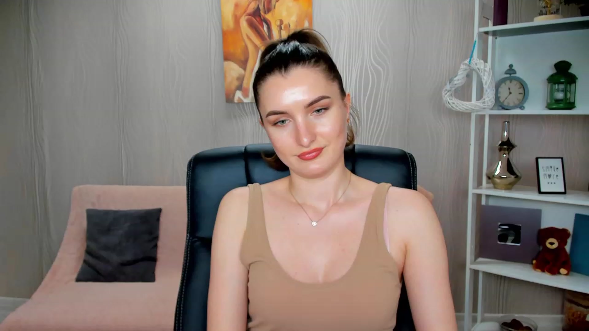 Gallery image thumbnail from EmilyRosier's myfreecams stream on, 02/07/2023, 15:18 image 2 of 20