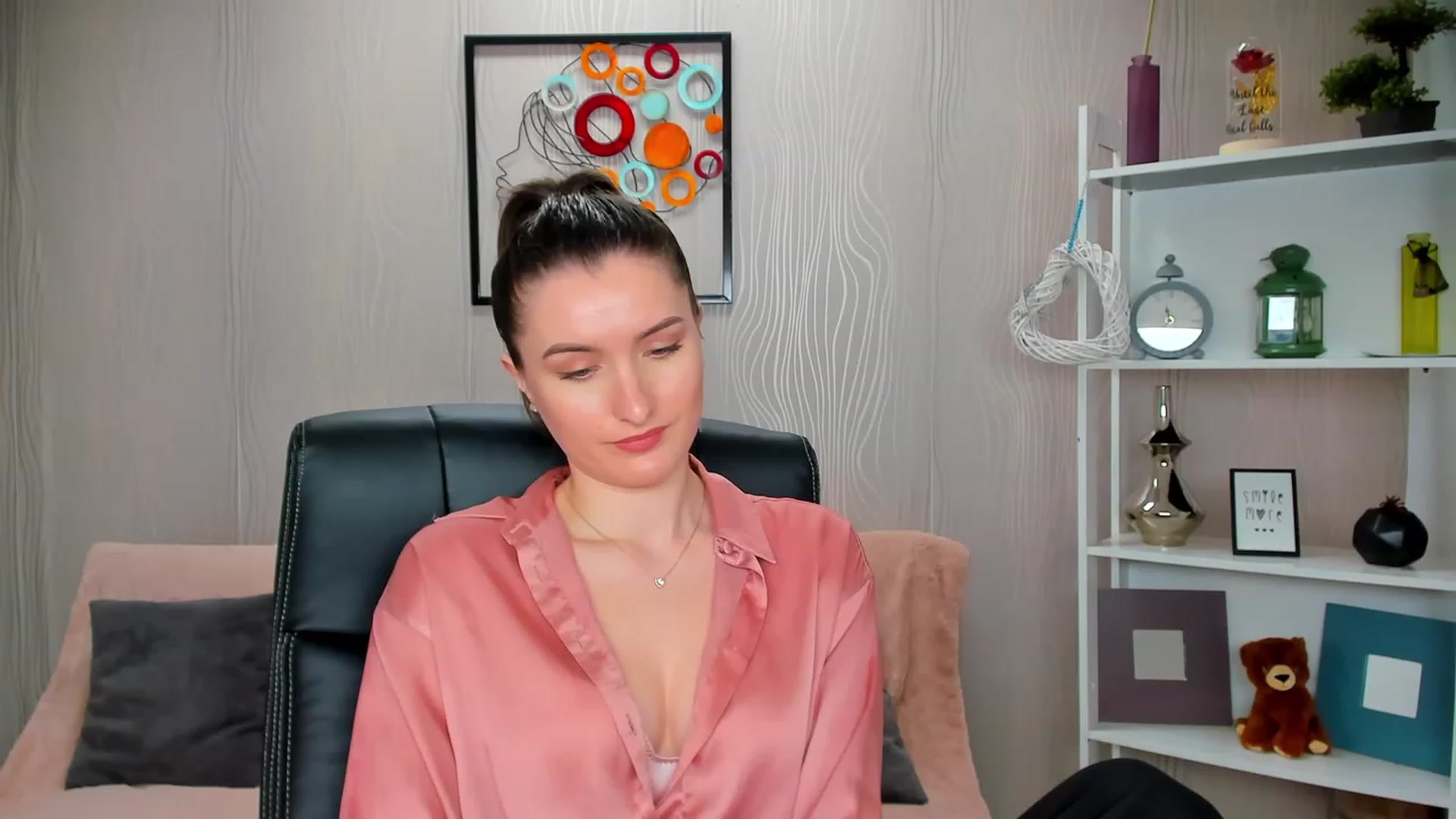 Gallery image thumbnail from EmilyRosier's myfreecams stream on, 02/27/2023, 14:36 image 8 of 20