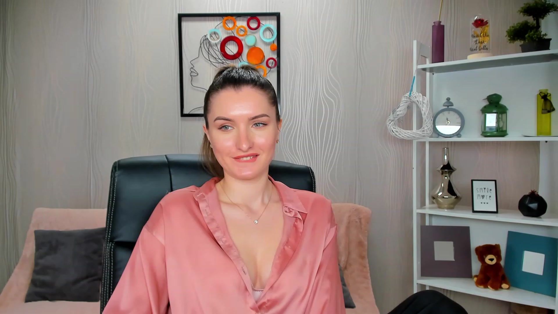 Gallery image thumbnail from EmilyRosier's myfreecams stream on, 02/27/2023, 14:36 image 3 of 20