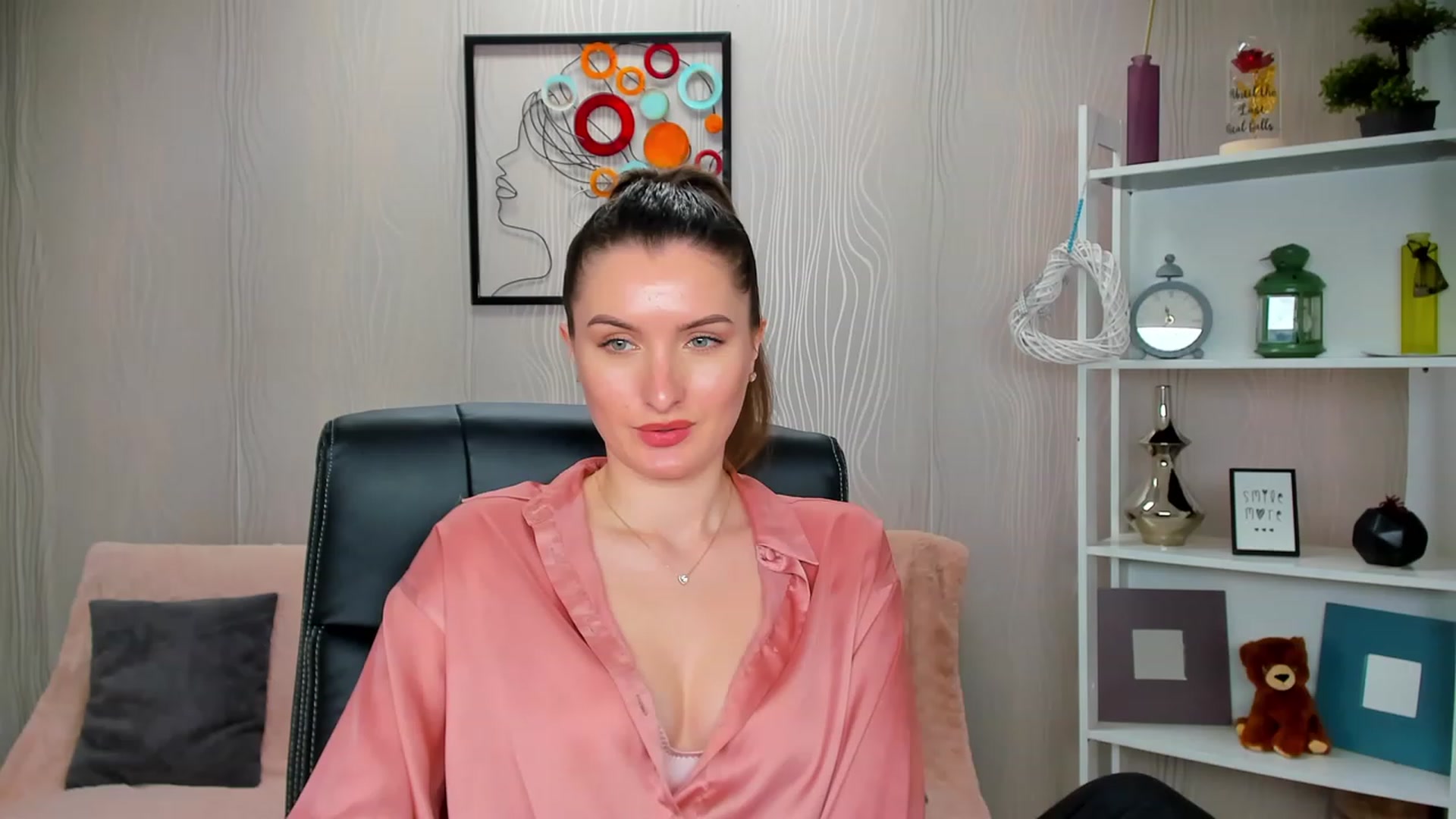 Gallery image thumbnail from EmilyRosier's myfreecams stream on, 02/27/2023, 14:36 image 5 of 20
