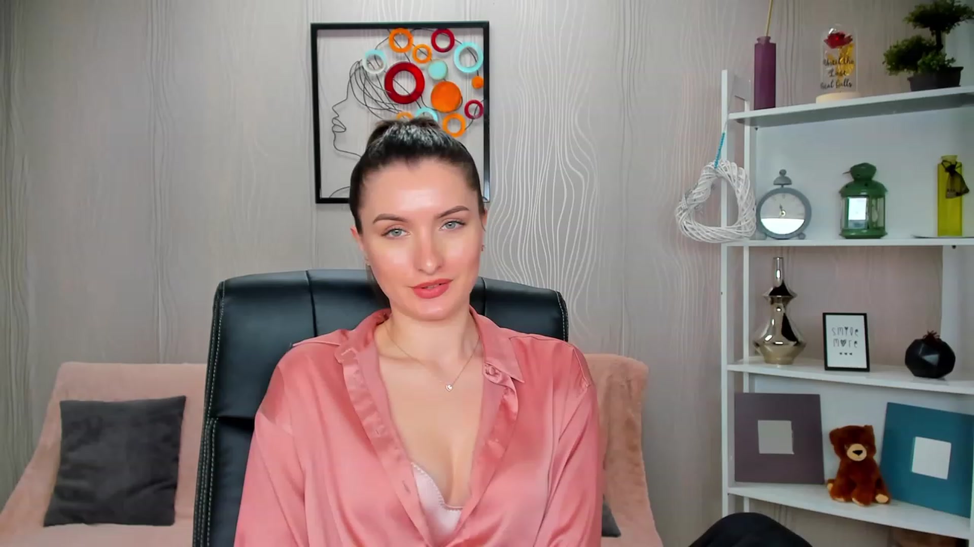 Gallery image thumbnail from EmilyRosier's myfreecams stream on, 02/27/2023, 14:36 image 13 of 20