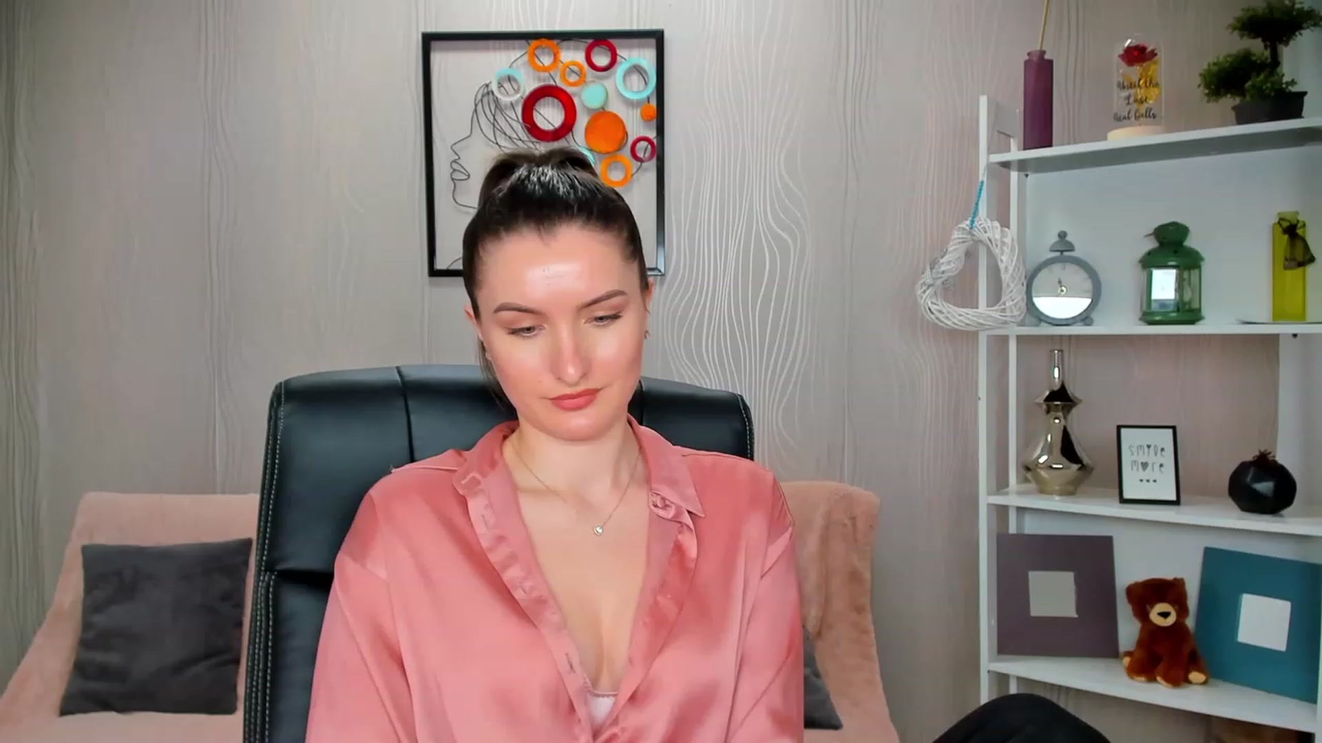 Gallery image thumbnail from EmilyRosier's myfreecams stream on, 02/27/2023, 14:36 image 9 of 20