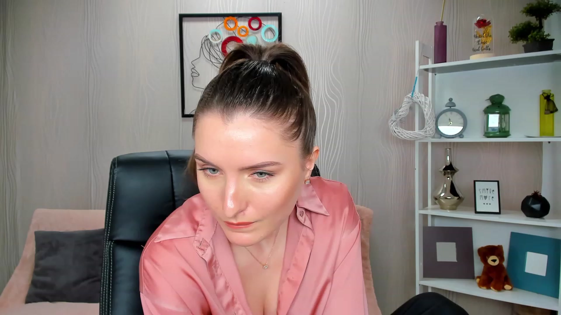 Gallery image thumbnail from EmilyRosier's myfreecams stream on, 02/27/2023, 14:36 image 2 of 20