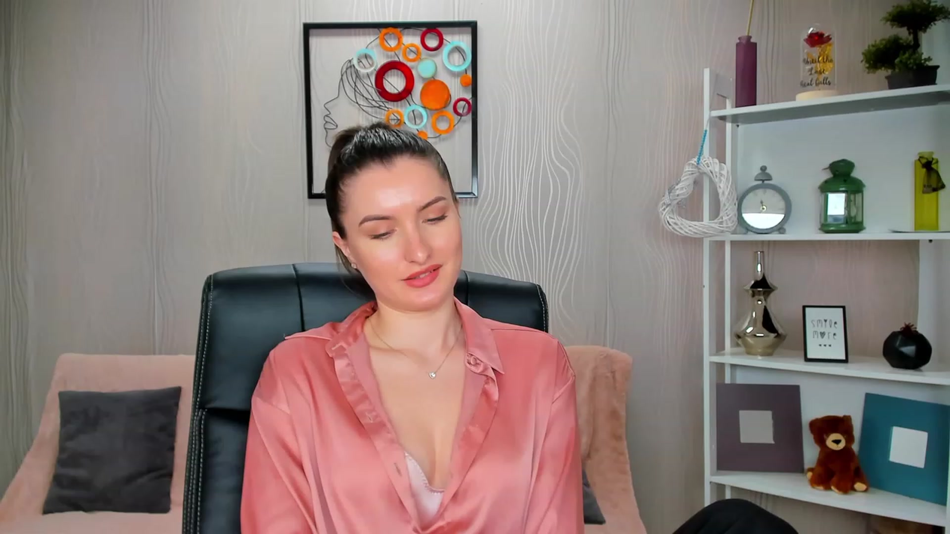 Gallery image thumbnail from EmilyRosier's myfreecams stream on, 02/27/2023, 14:36 image 11 of 20
