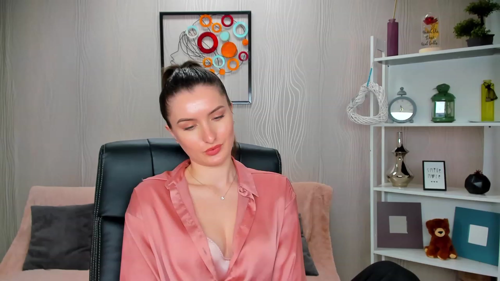 Gallery image thumbnail from EmilyRosier's myfreecams stream on, 02/27/2023, 14:36 image 12 of 20