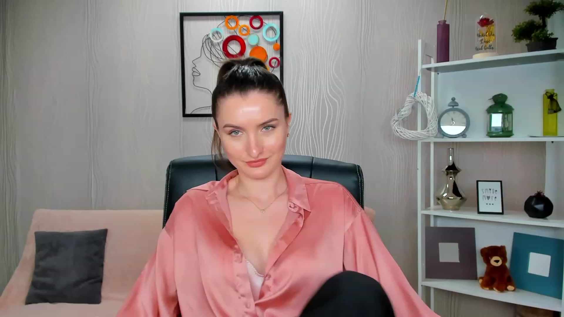 Gallery image thumbnail from EmilyRosier's myfreecams stream on, 02/27/2023, 14:36 image 14 of 20