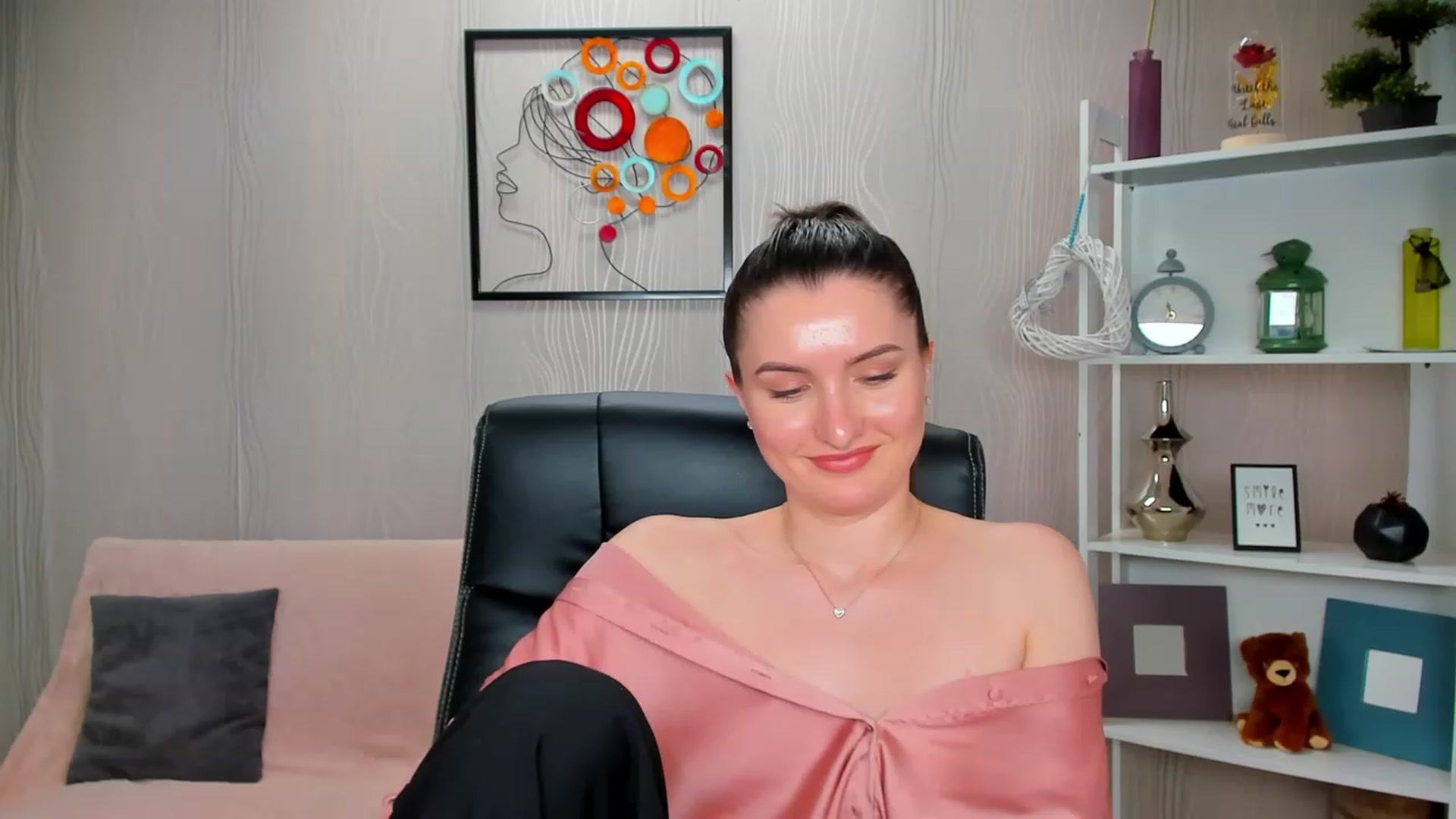 Gallery image thumbnail from EmilyRosier's myfreecams stream on, 02/27/2023, 16:42 image 18 of 20