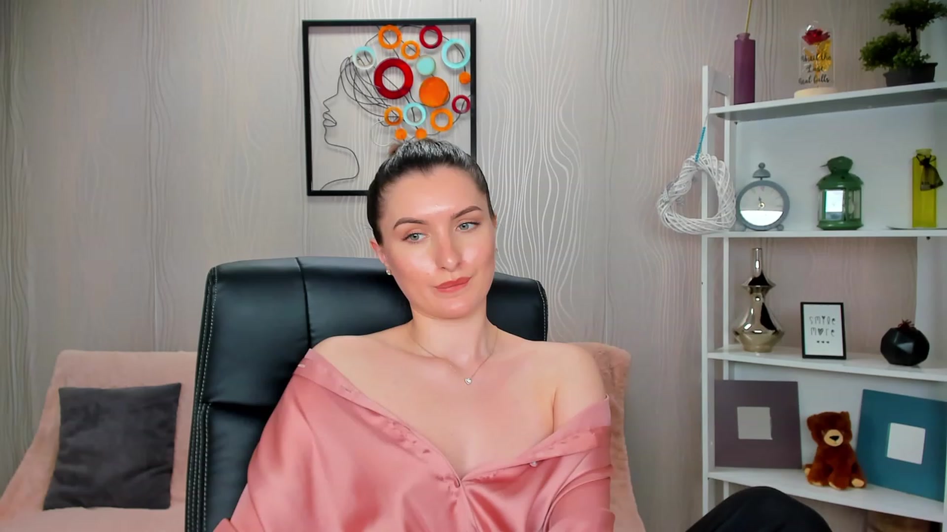Gallery image thumbnail from EmilyRosier's myfreecams stream on, 02/27/2023, 16:42 image 5 of 20