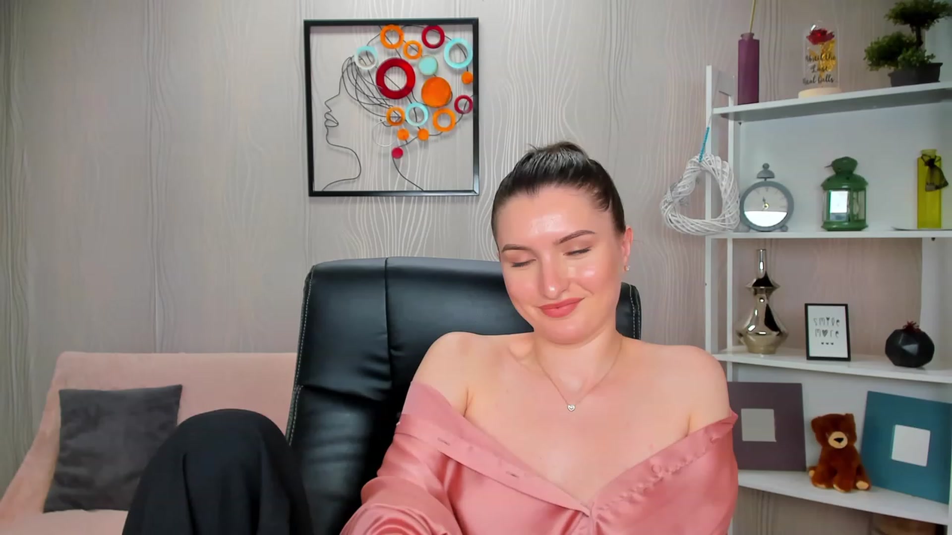 Gallery image thumbnail from EmilyRosier's myfreecams stream on, 02/27/2023, 16:42 image 17 of 20
