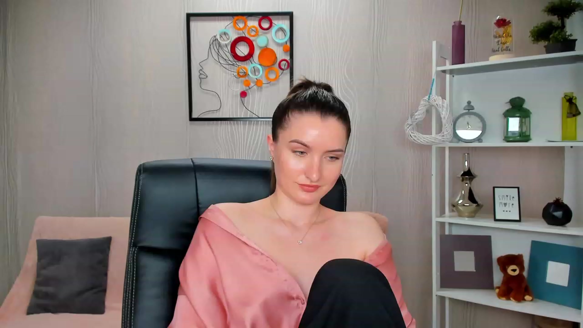 Gallery image thumbnail from EmilyRosier's myfreecams stream on, 02/27/2023, 16:42 image 2 of 20
