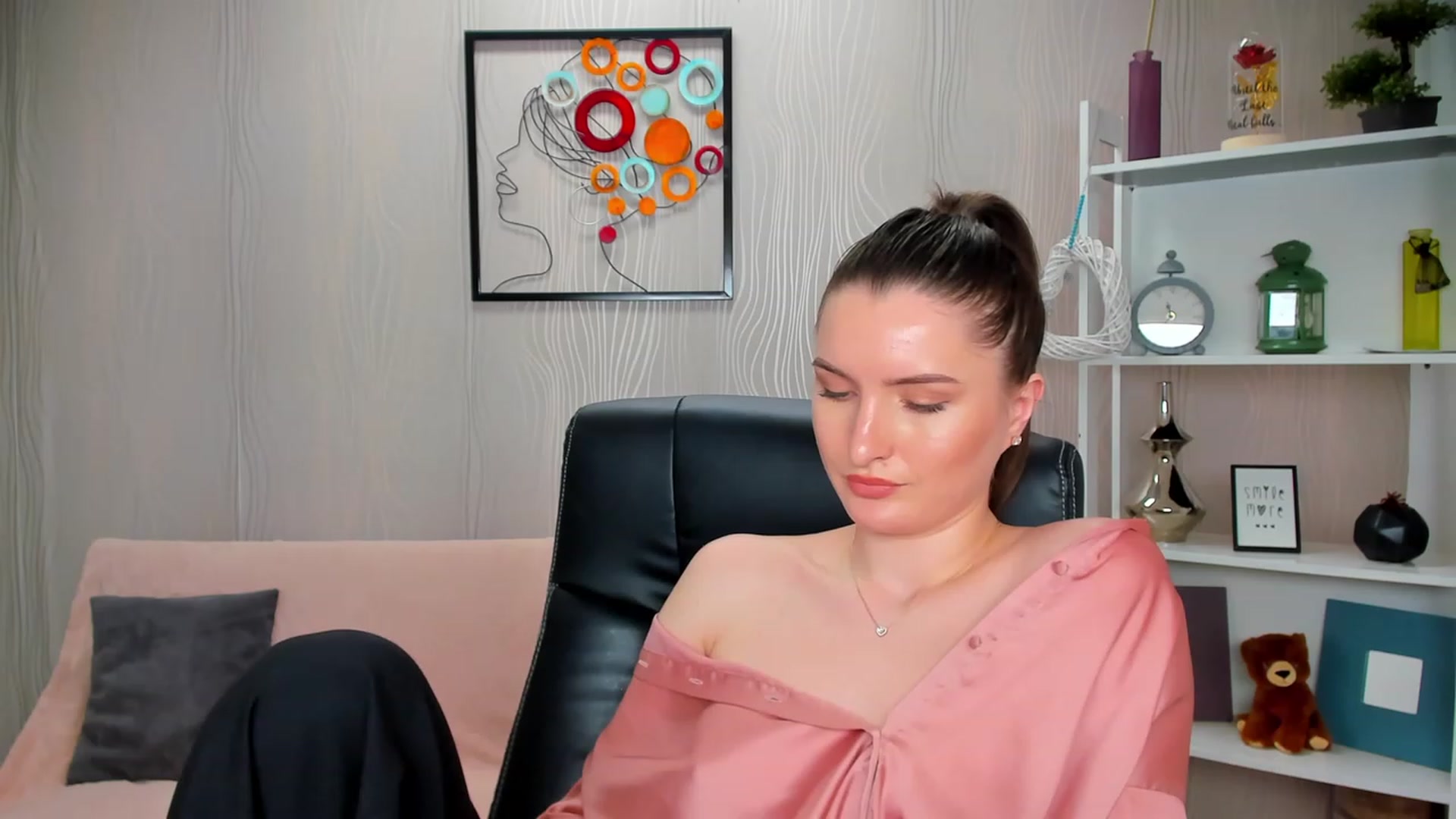 Gallery image thumbnail from EmilyRosier's myfreecams stream on, 02/27/2023, 16:42 image 16 of 20