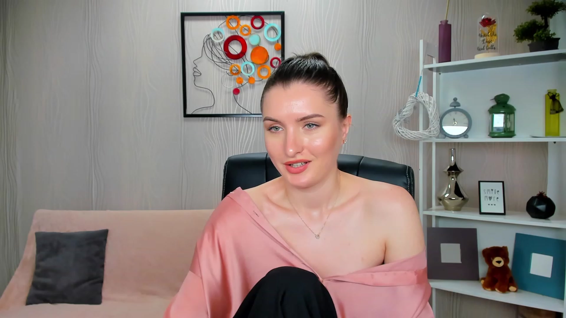 Gallery image thumbnail from EmilyRosier's myfreecams stream on, 02/27/2023, 16:42 image 9 of 20