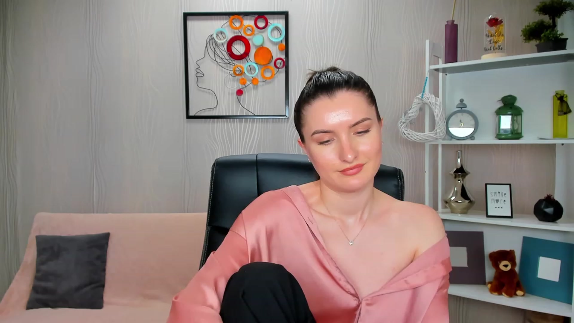 Gallery image thumbnail from EmilyRosier's myfreecams stream on, 02/27/2023, 16:42 image 10 of 20