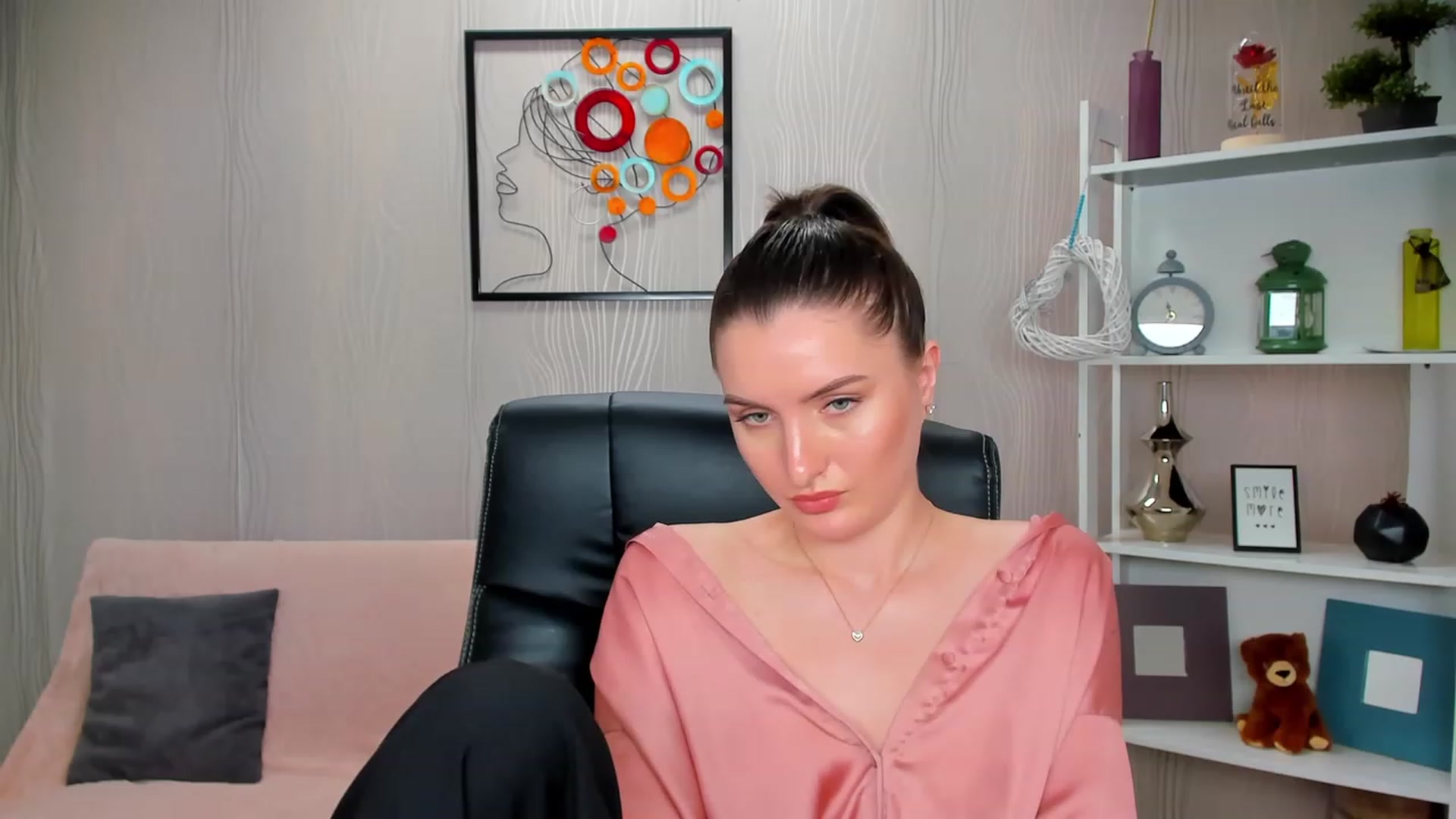Gallery image thumbnail from EmilyRosier's myfreecams stream on, 02/27/2023, 16:42 image 13 of 20