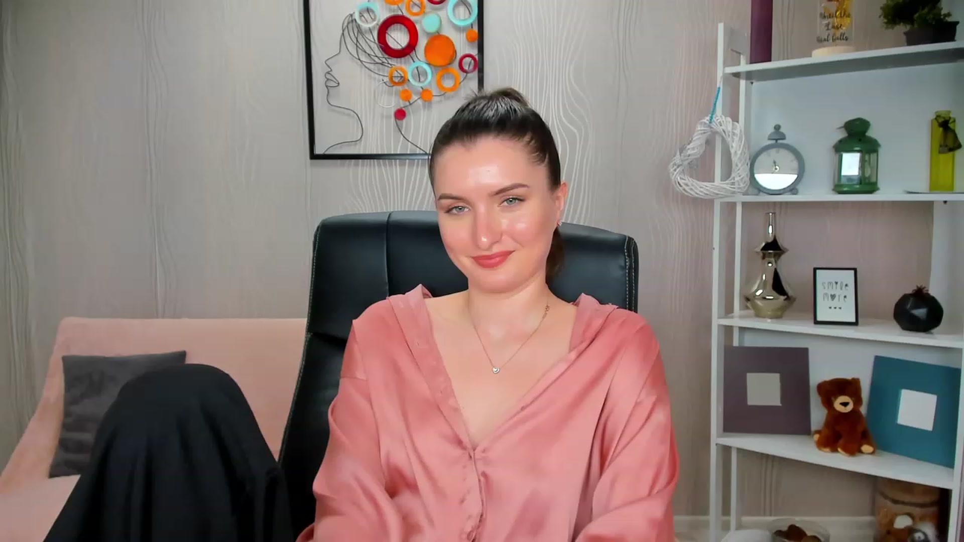Gallery image thumbnail from EmilyRosier's myfreecams stream on, 02/27/2023, 19:19 image 2 of 20