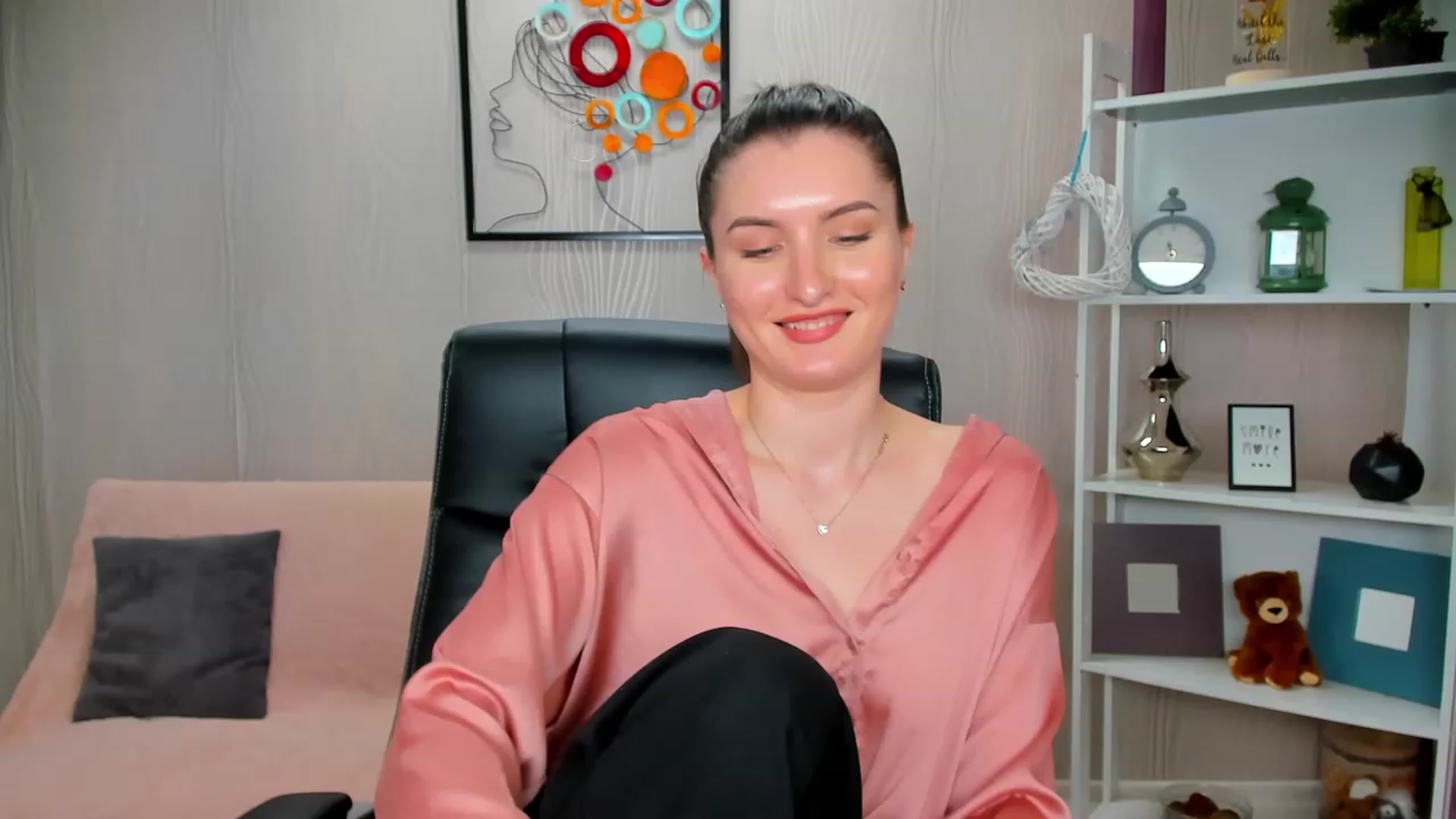 Gallery image thumbnail from EmilyRosier's myfreecams stream on, 02/27/2023, 19:19 image 17 of 20