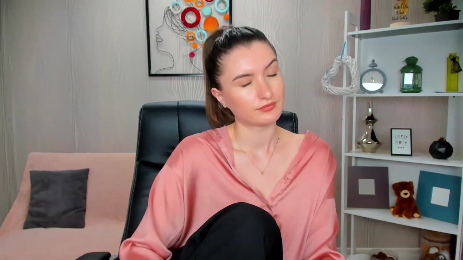 Gallery image thumbnail from EmilyRosier's myfreecams stream on, 02/27/2023, 19:19 image 19 of 20
