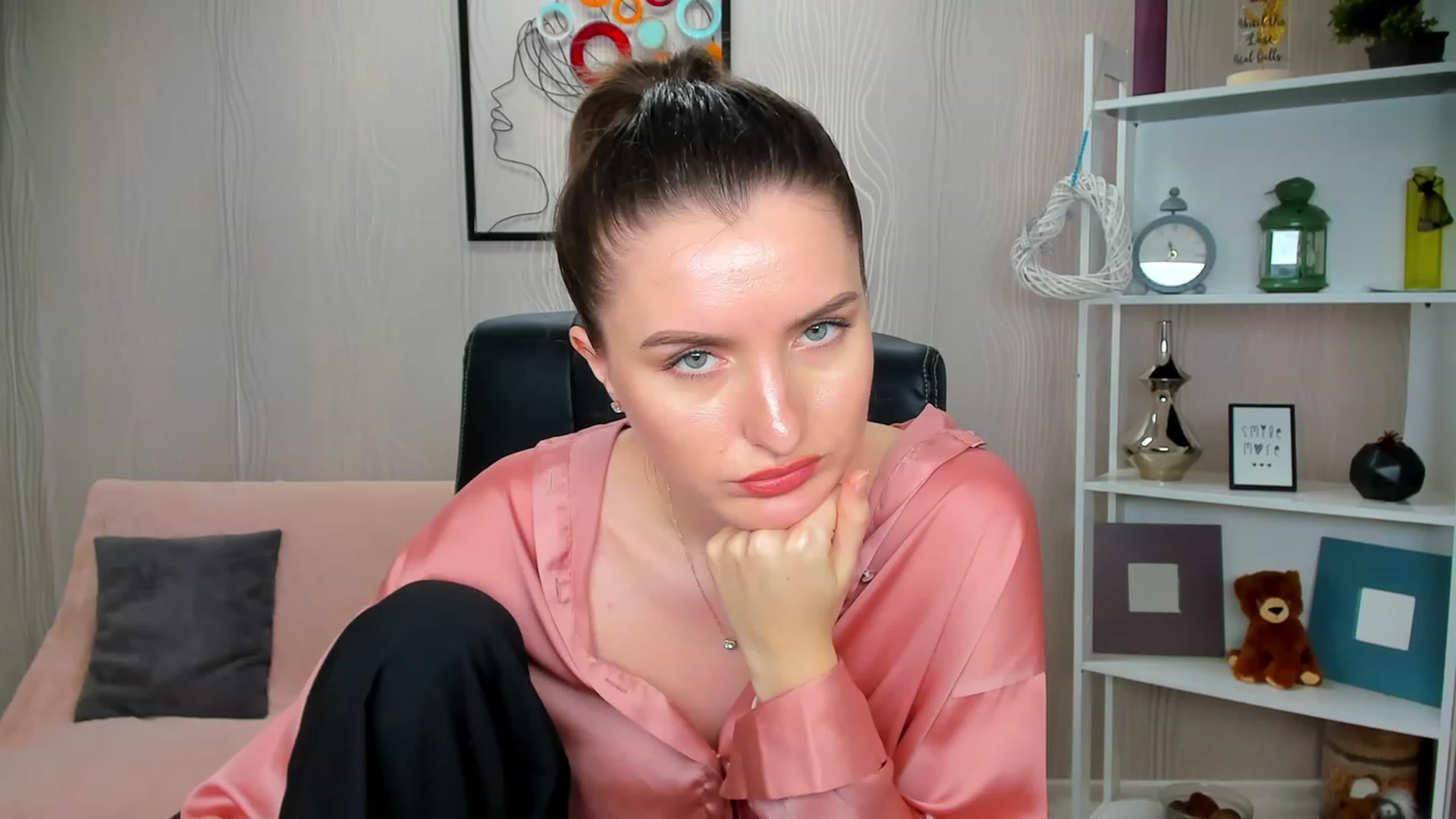 Gallery image thumbnail from EmilyRosier's myfreecams stream on, 02/27/2023, 19:19 image 11 of 20