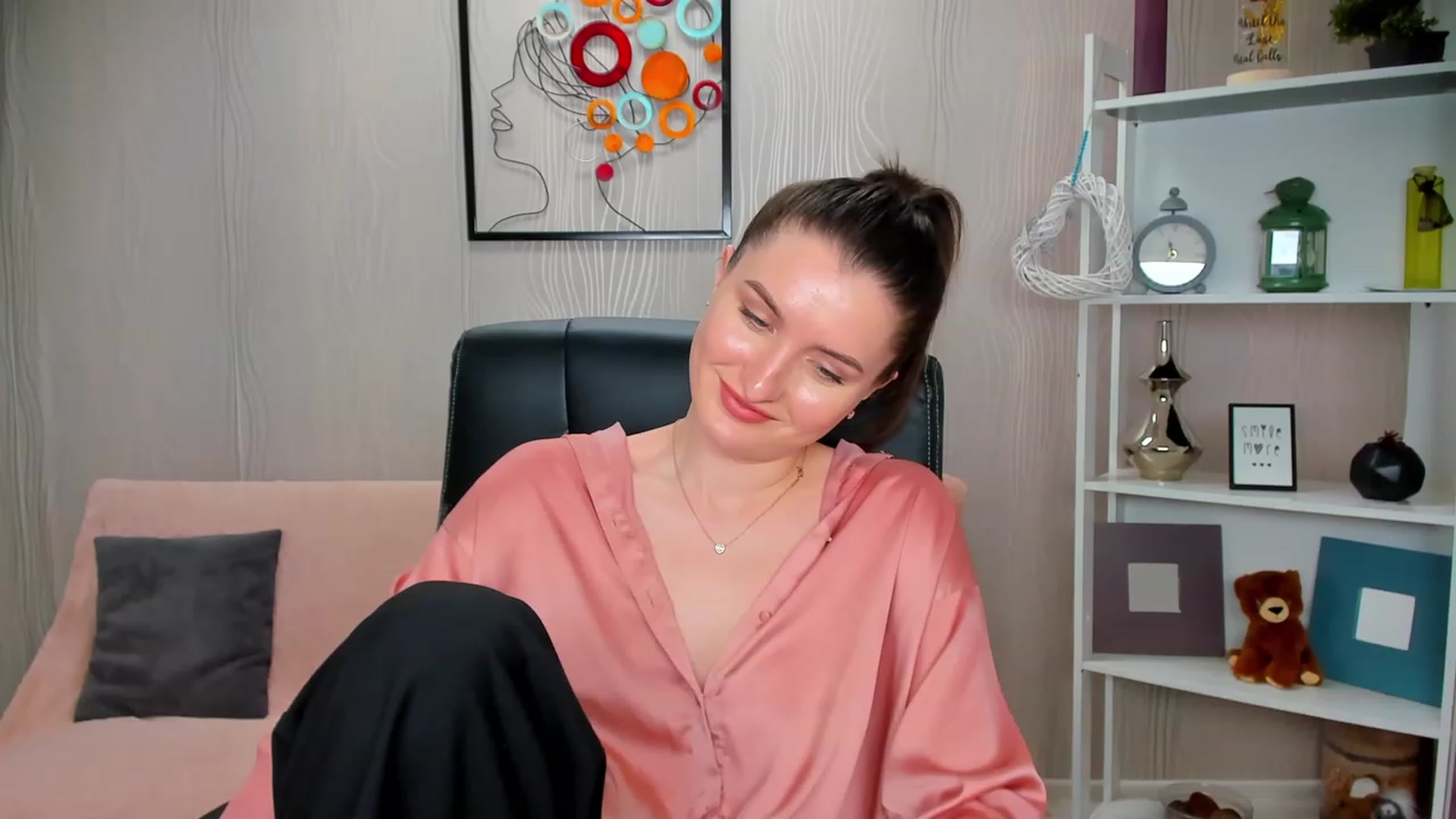 Gallery image thumbnail from EmilyRosier's myfreecams stream on, 02/27/2023, 19:19 image 10 of 20
