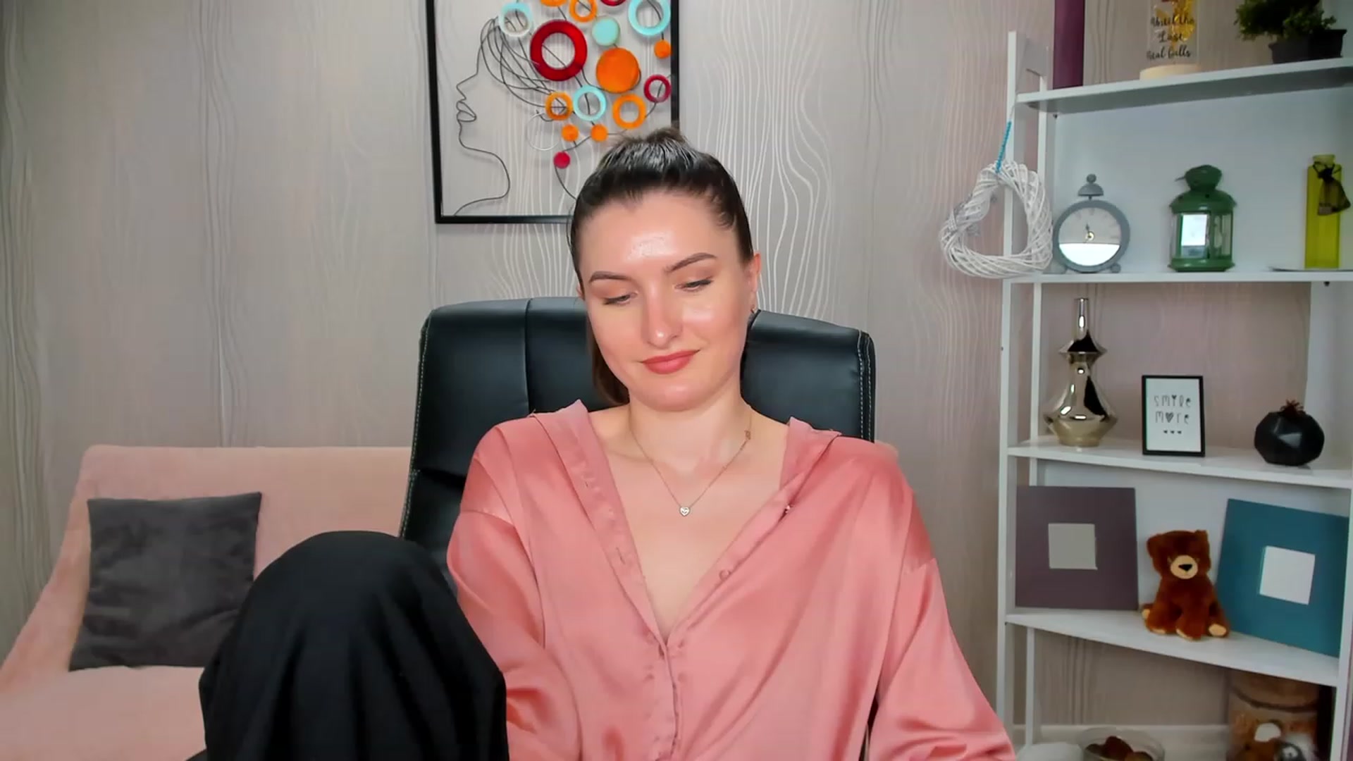 Gallery image thumbnail from EmilyRosier's myfreecams stream on, 02/27/2023, 19:19 image 9 of 20