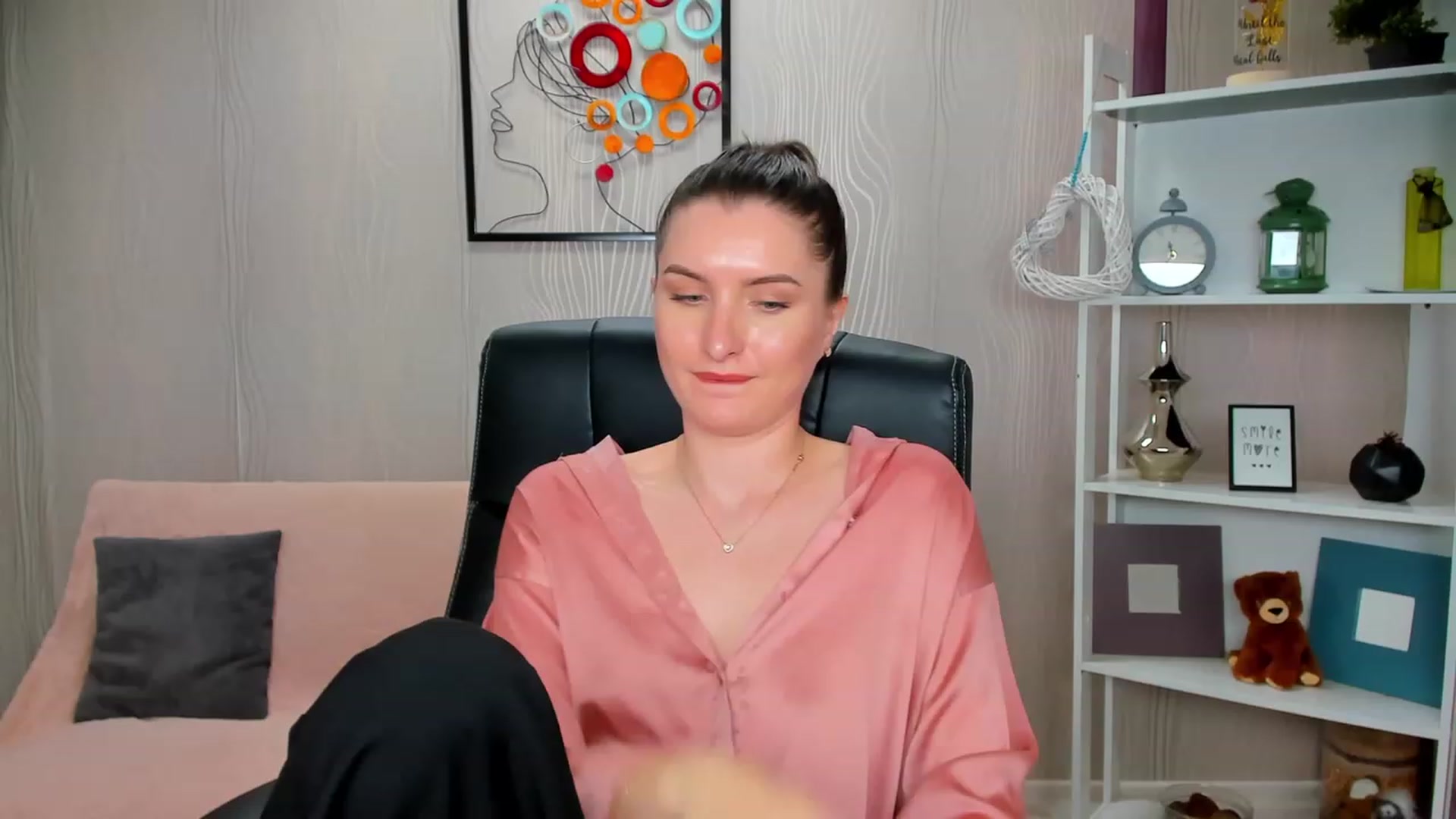 Gallery image thumbnail from EmilyRosier's myfreecams stream on, 02/27/2023, 19:19 image 4 of 20
