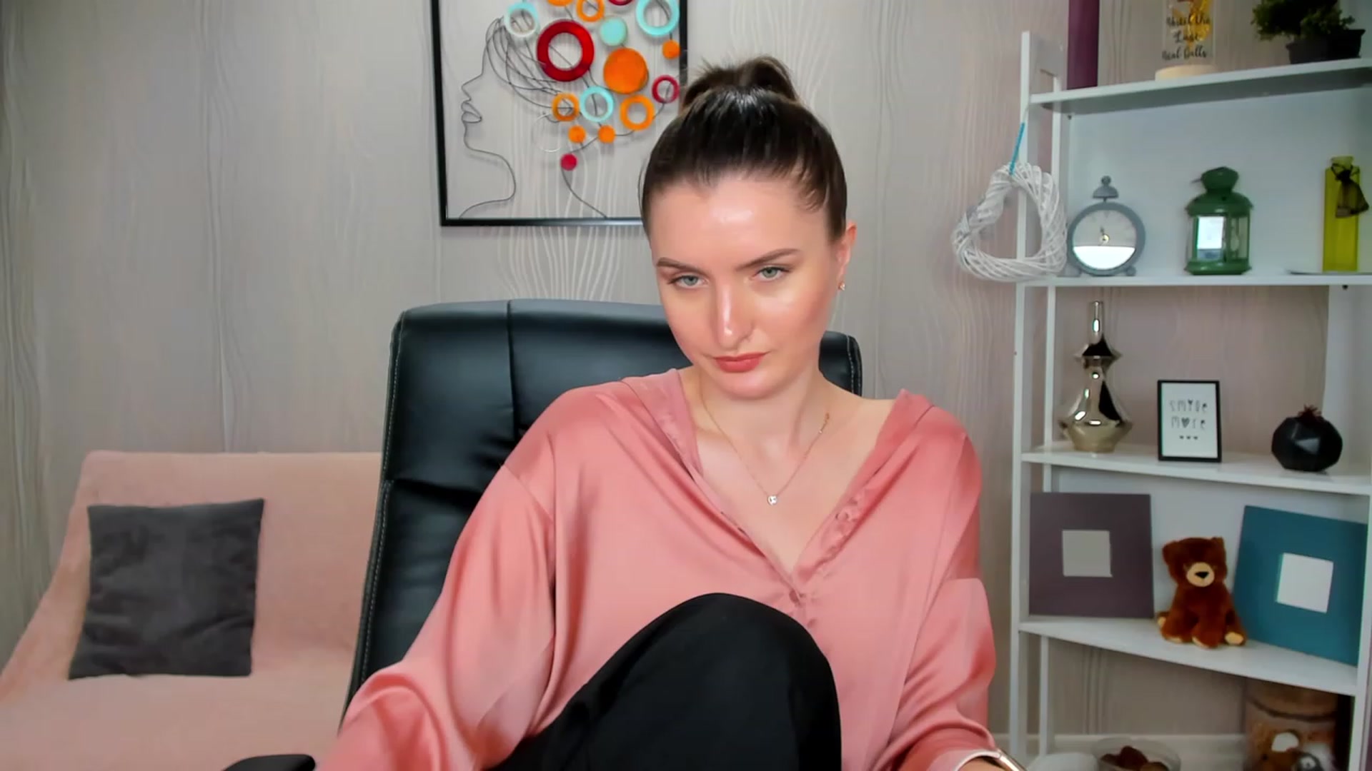 Gallery image thumbnail from EmilyRosier's myfreecams stream on, 02/27/2023, 19:19 image 18 of 20