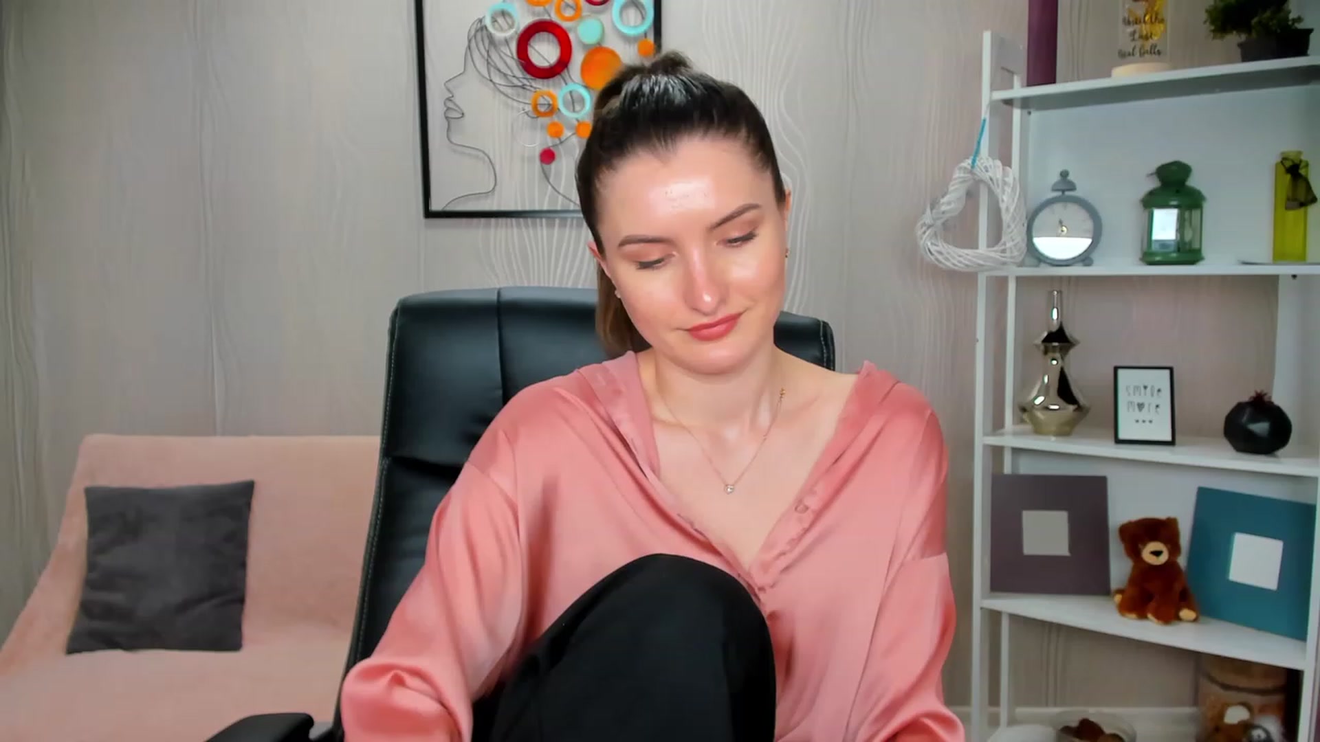 Gallery image thumbnail from EmilyRosier's myfreecams stream on, 02/27/2023, 19:19 image 16 of 20