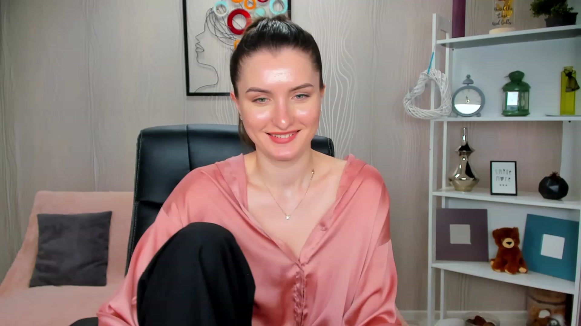 Gallery image thumbnail from EmilyRosier's myfreecams stream on, 02/27/2023, 19:19 image 15 of 20