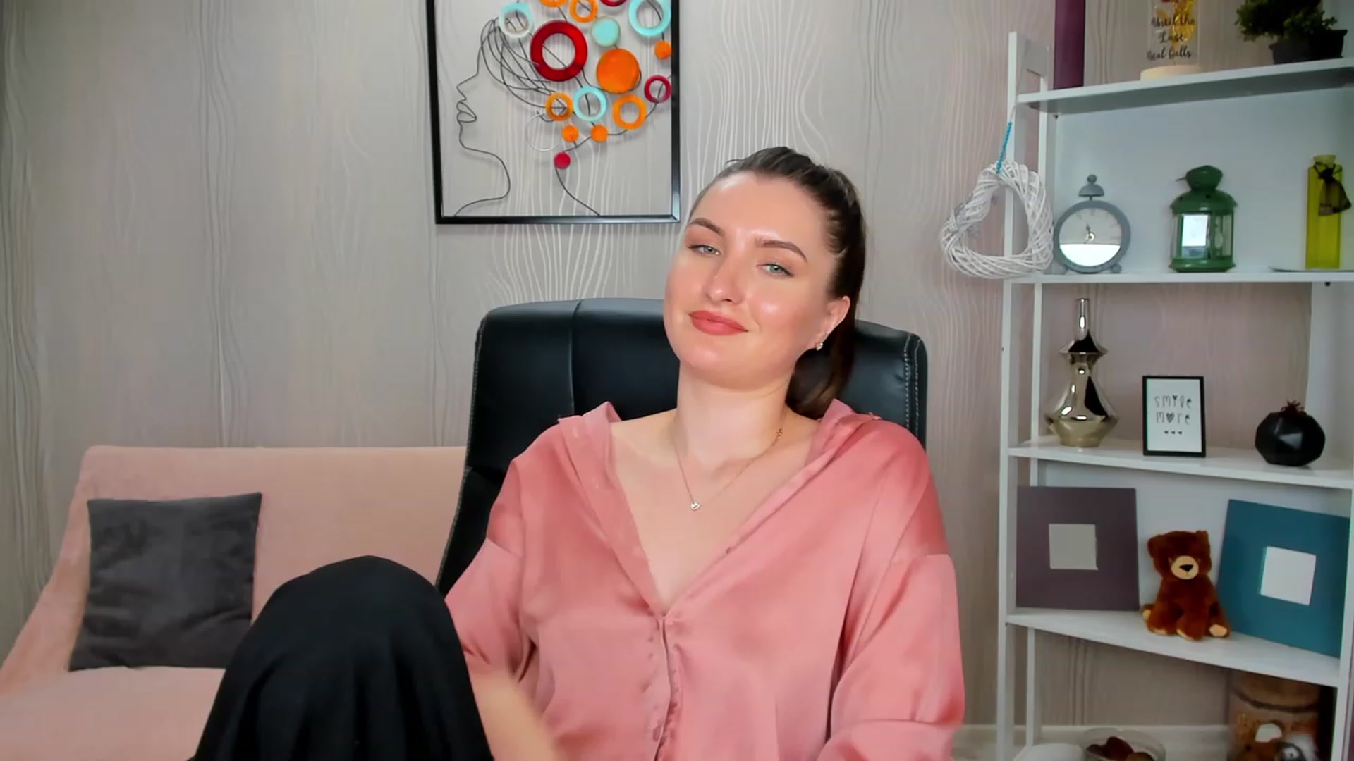 Gallery image thumbnail from EmilyRosier's myfreecams stream on, 02/27/2023, 19:19 image 3 of 20