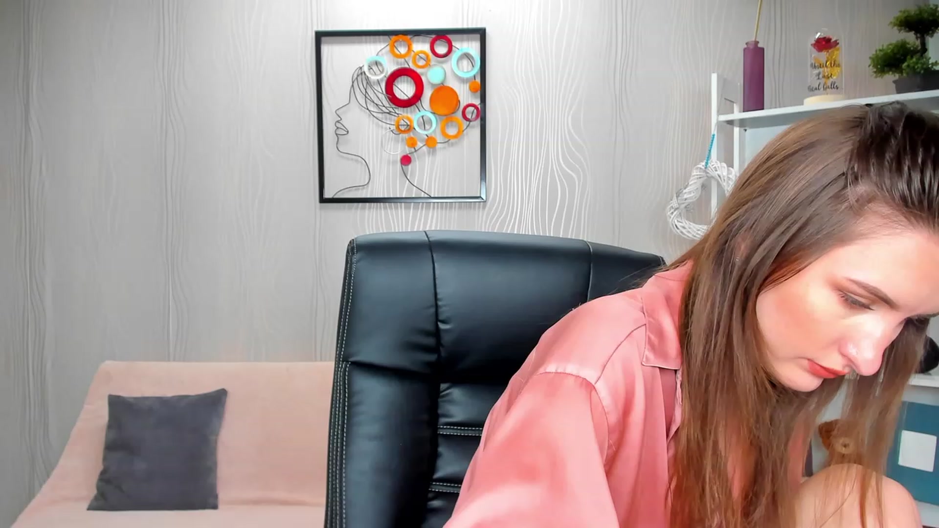 Gallery image thumbnail from EmilyRosier's myfreecams stream on, 03/01/2023, 14:29 image 2 of 20