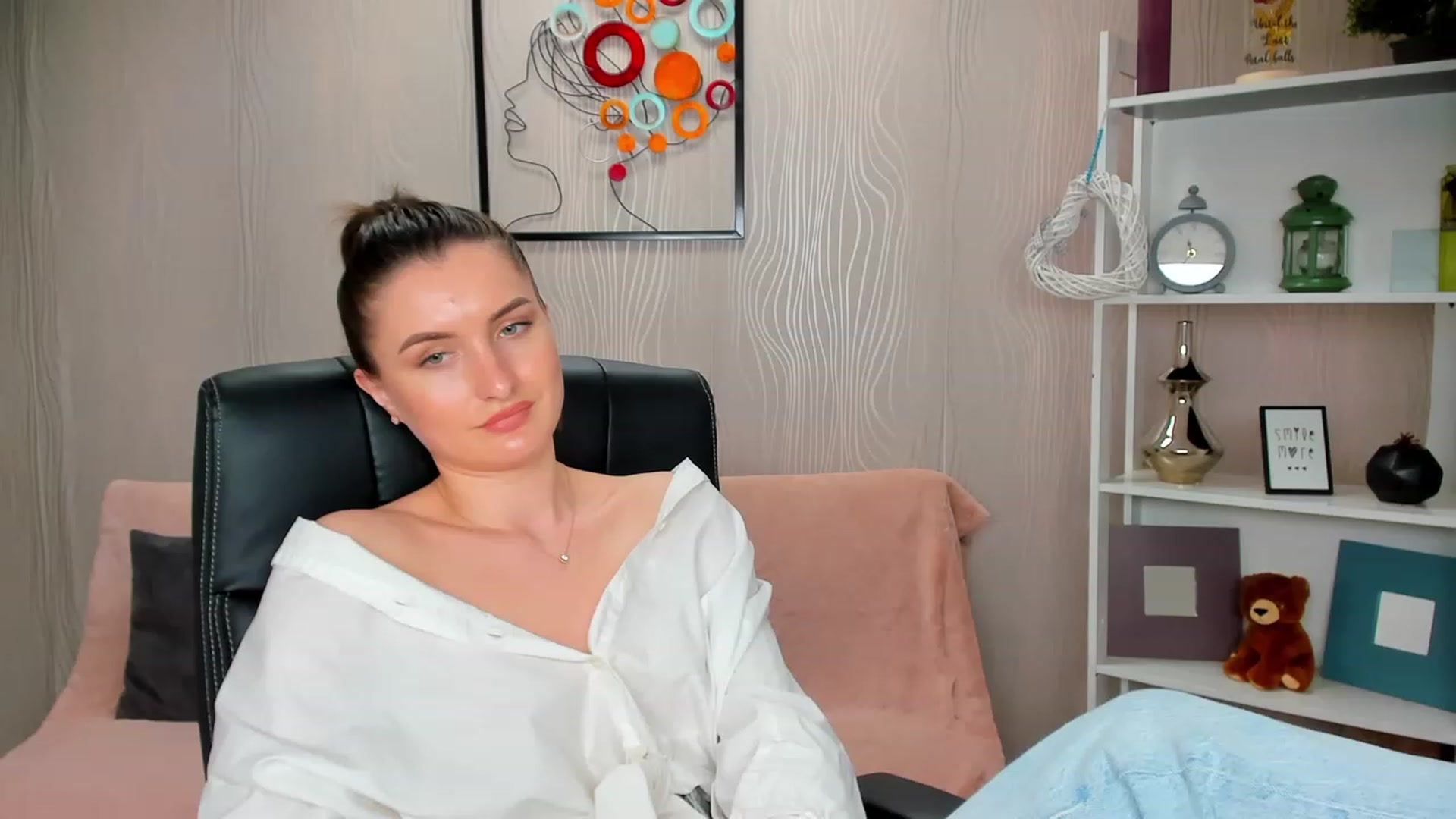 Gallery image thumbnail from EmilyRosier's myfreecams stream on, 03/02/2023, 17:30 image 16 of 20